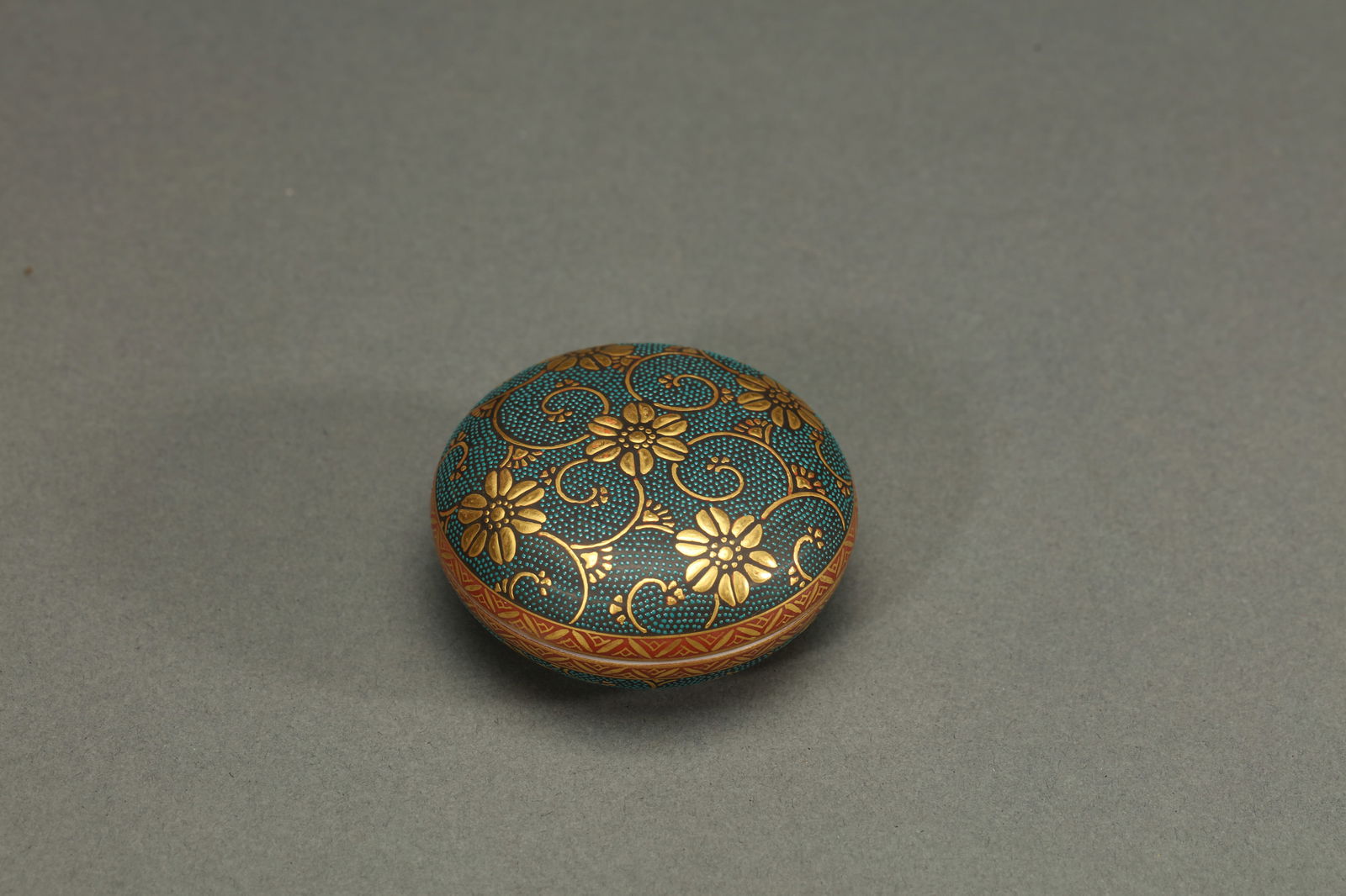 JAPANESE CERAMIC INK PASTE BOX AND COVER (1 of 3)
