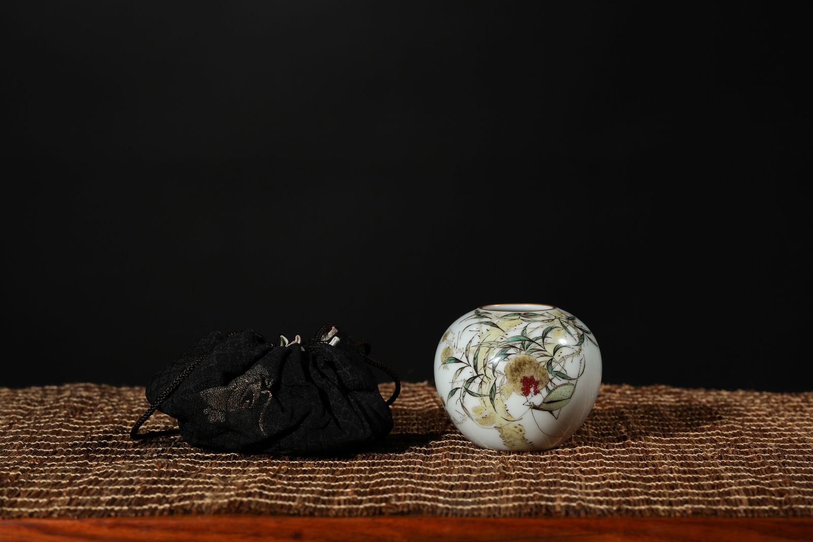 FAMILLE ROSE INSECT WATER COUPE: Famille rose insect water coupe.Dimensions: Height: 6 cm, Width: 7.2 cm.