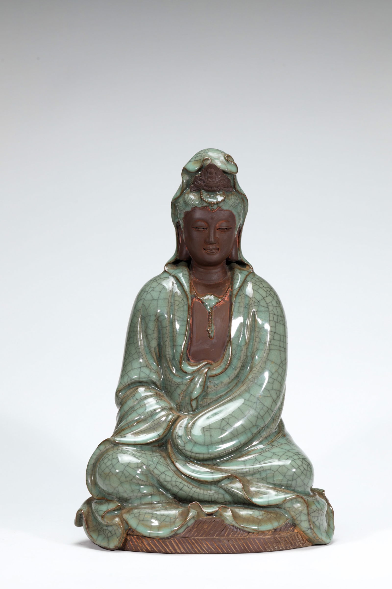 GE TYPE GUANYIN STATUE (1 of 5)