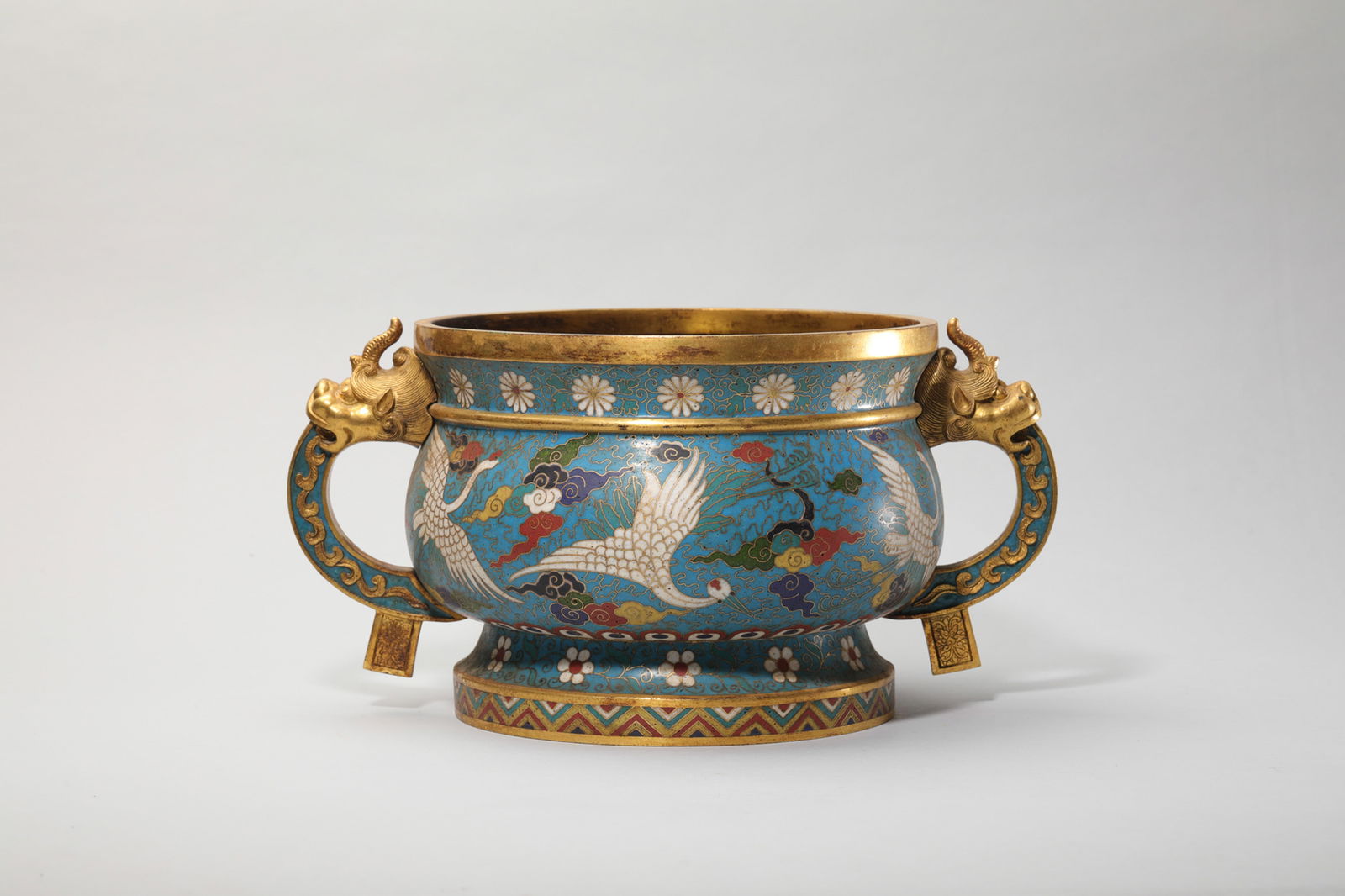 CLOISONNE ENAMEL CRANE DOUBLE-EARED CENSER: Cloisonne enamel crane double-eared censer.Dimensions: Height: 16 cm, Diameter: 32 cm.