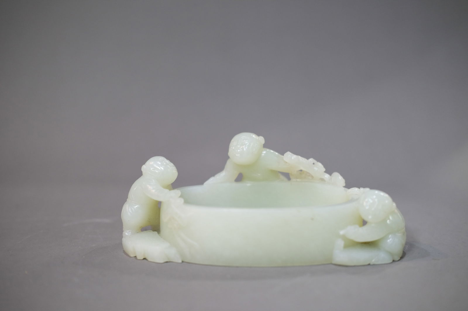 WHITE JADE BOYS BRUSH WASHER: White jade boys brush washer.Dimensions: Length: 16.2 cm, Height: 6.8 cm.