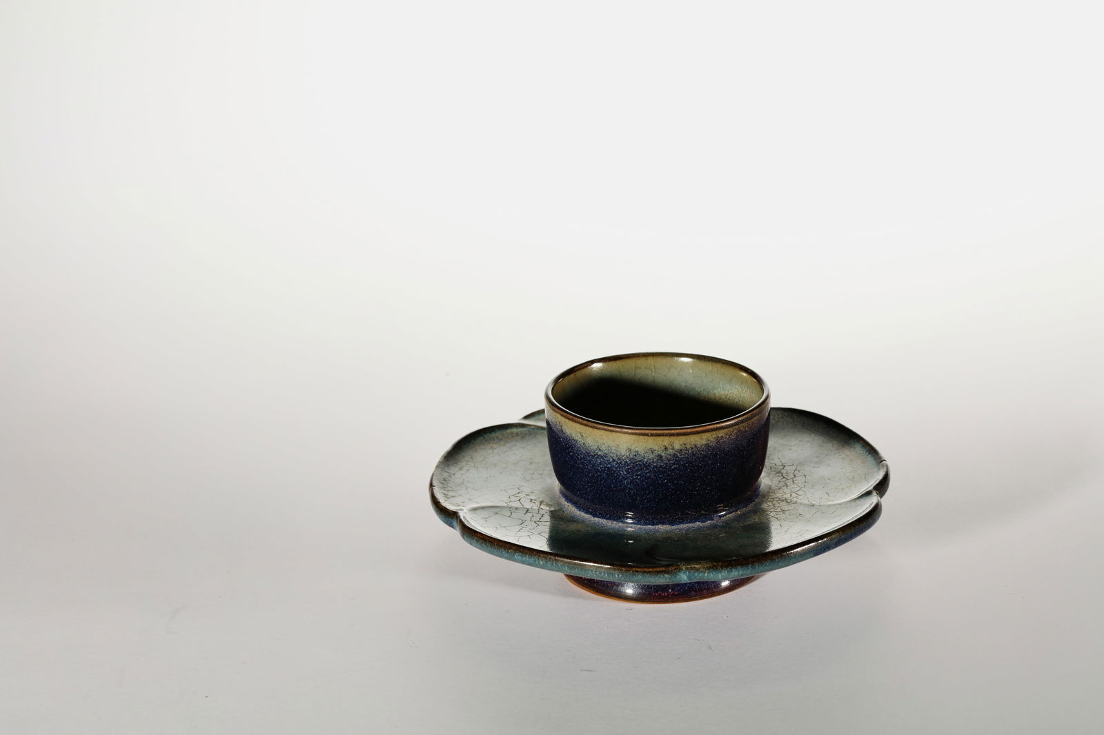 JUN WARE BARBED-RIM CUP STAND - 3