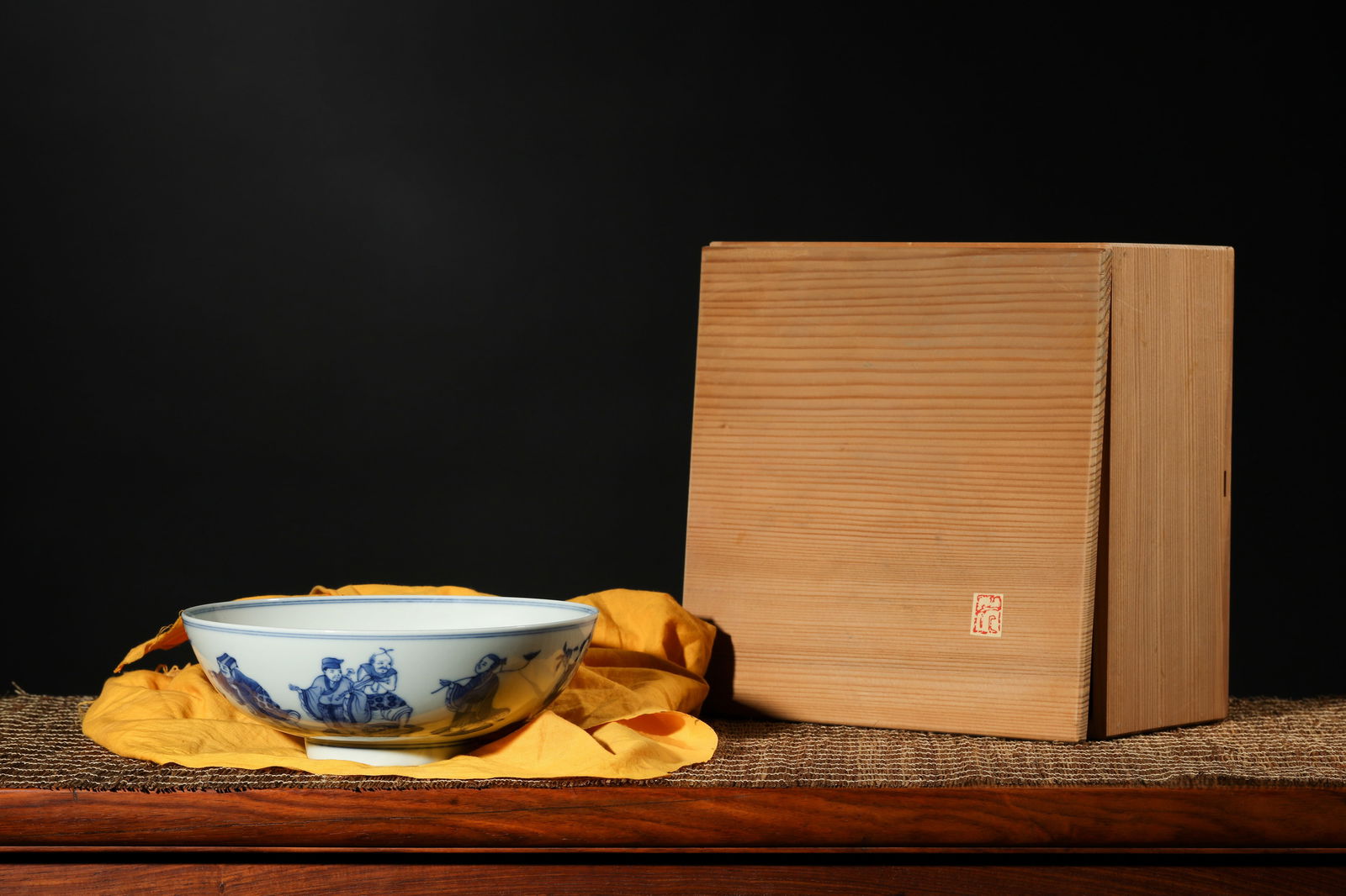 BLUE AND WHITE EIGHT IMMORTALS BOWL: Blue and white Eight Immortals bowl. Dimensions: Height: 7 cm, Diameter: 20 cm.