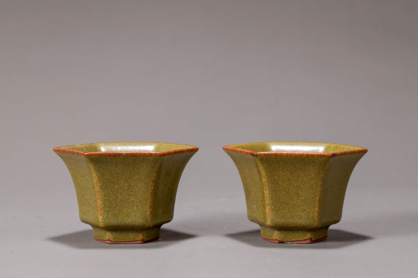 SET OF THREE PORCELAIN ITEMS (1 of 3)