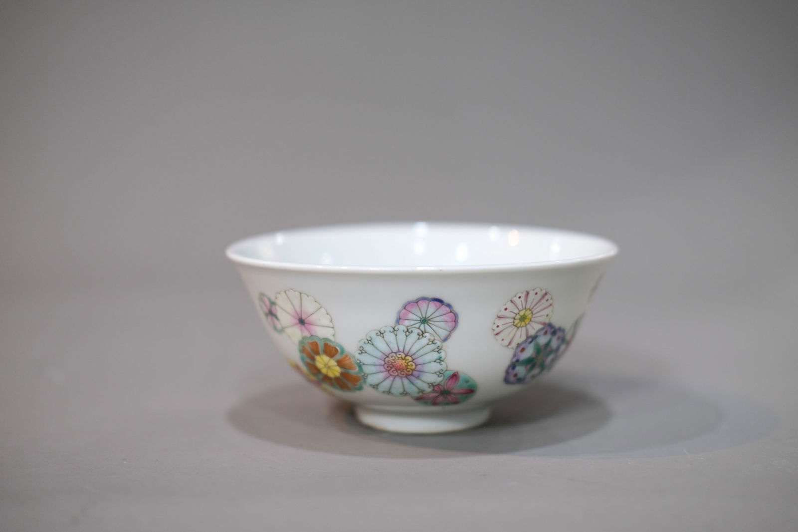 FAMILLE ROSE REVOLVING FLOWERS BOWL (1 of 4)