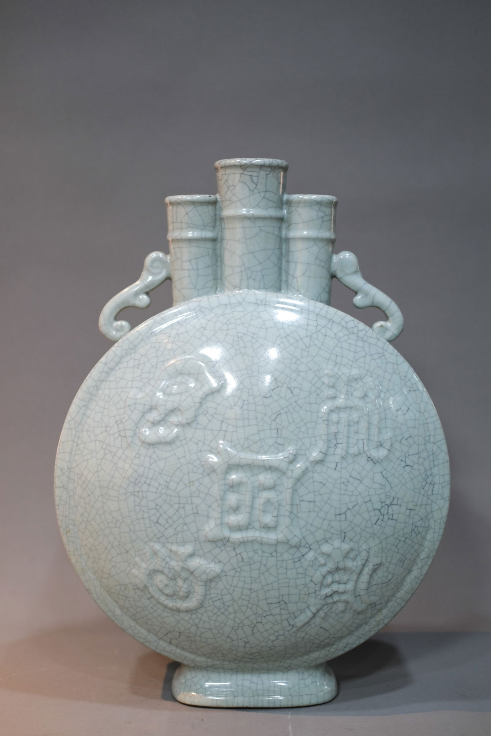 GE TYPE THREE-SPOUTS MOONFLASK: Ge type three-spouts moonflask. Dimensions: Height: 52 cm.