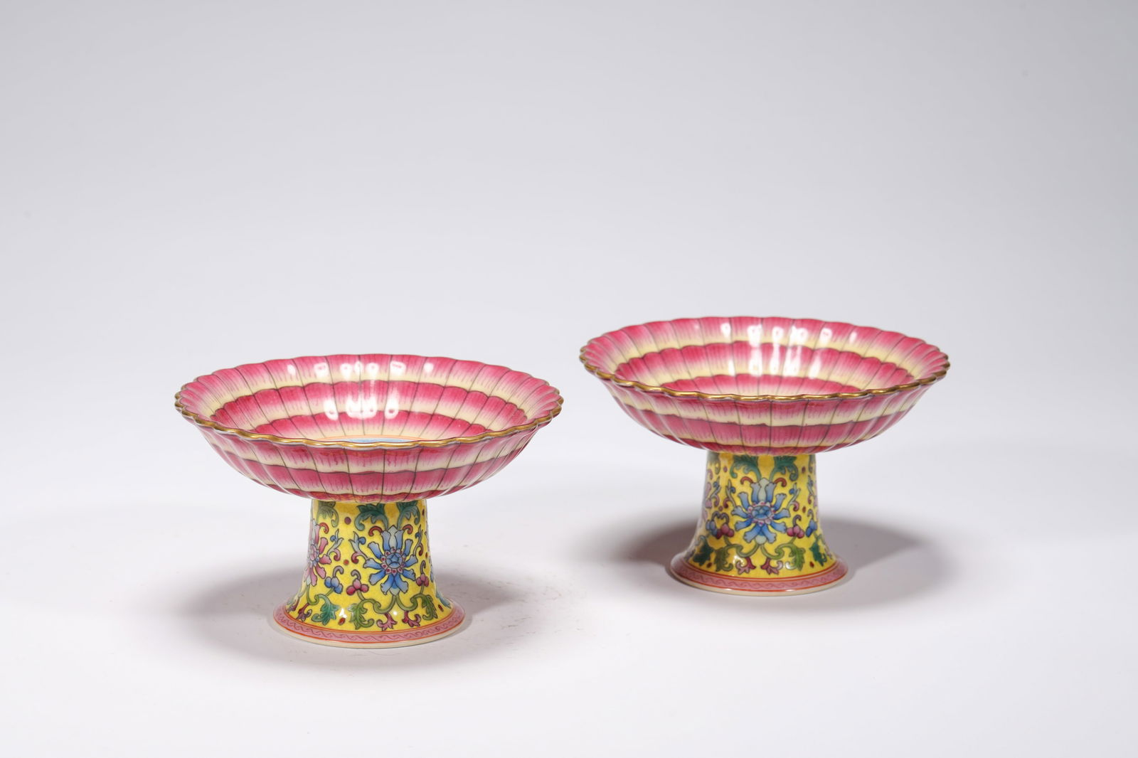 PAIR OF FAMILLE ROSE LOTUS PETAL STEM PLATES: Pair of famille rose lotus petal stem plates. Dimensions: Height: 9 cm, Diameter: 14.5 cm.
