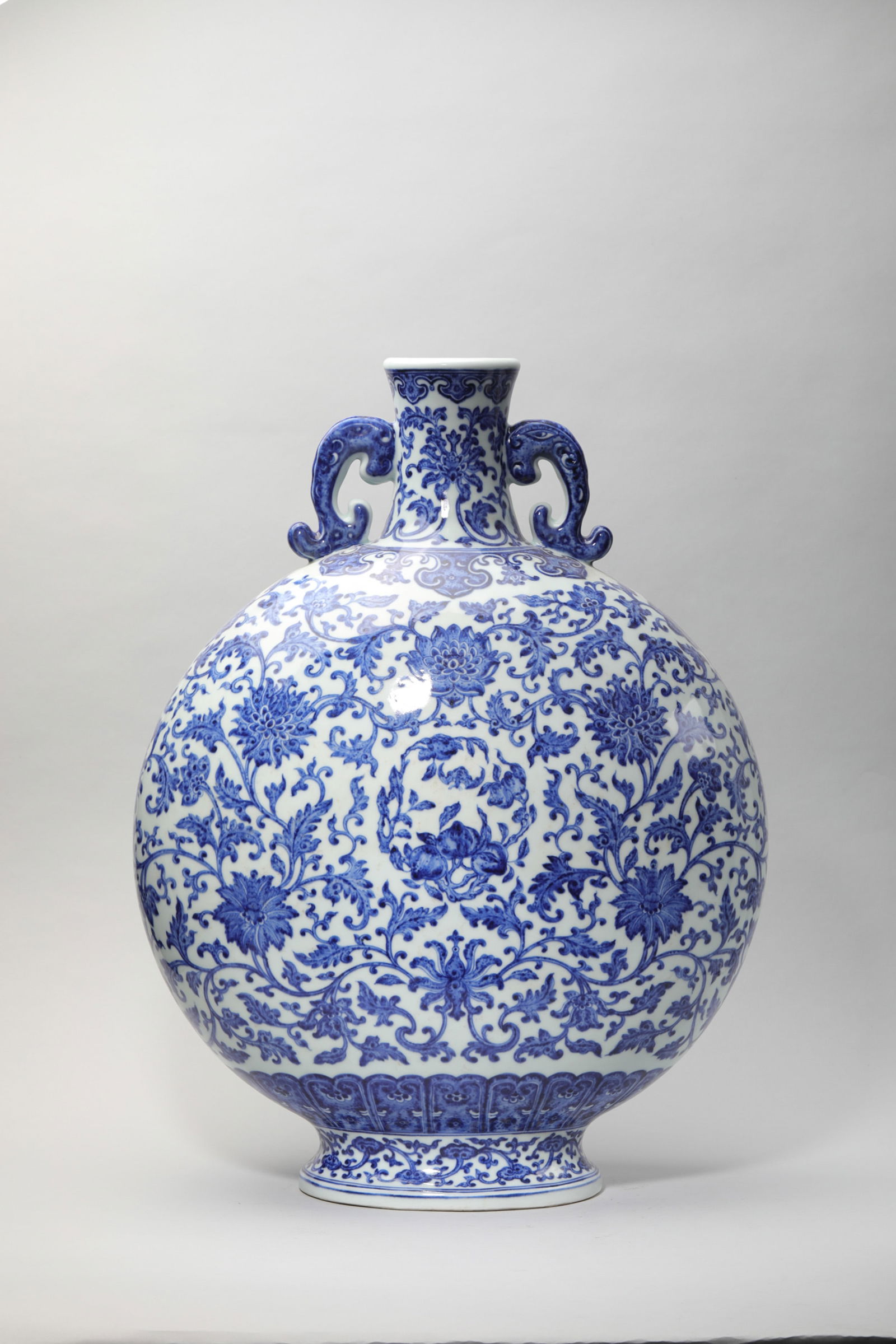 BLUE AND WHITE INTERLOCKING LOTUS MOONFLASK (1 of 8)