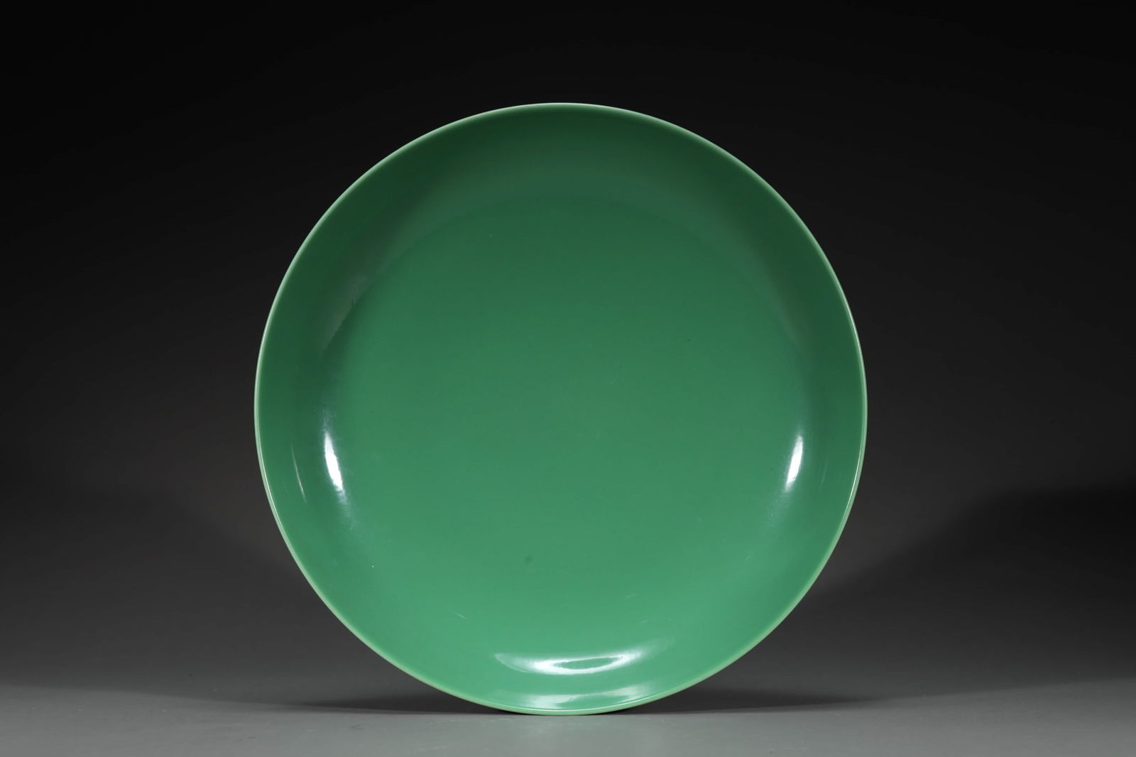 QING YONGZHENG PERIOD APPLE-GREEN GLAZED DISH: Qing Yongzheng period apple-green glazed dish. Dimensions: Height: 4.3 cm, Diameter: 20.3 cm.