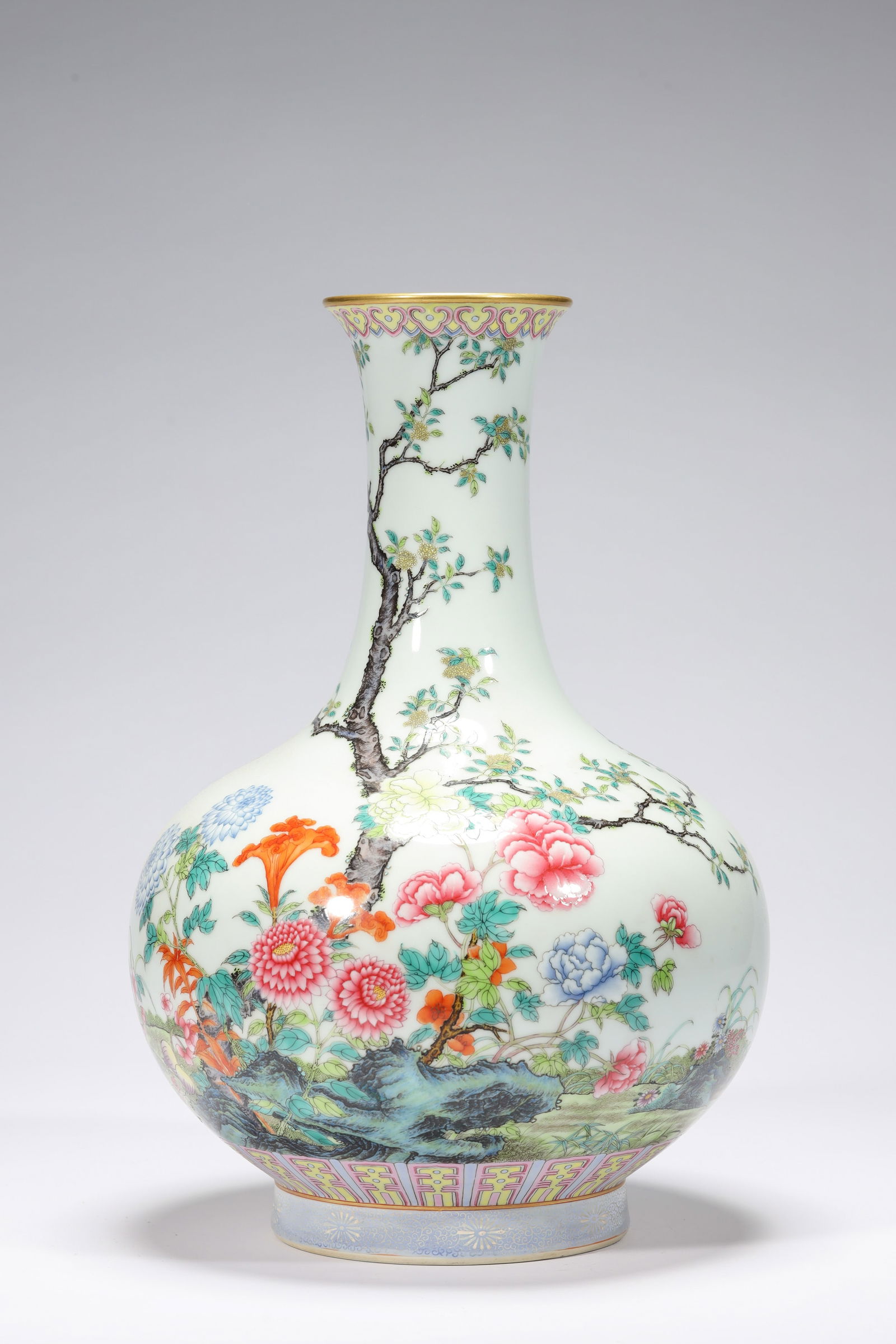 FAMILLE ROSE FLOWER BOTTLE VASE (1 of 6)