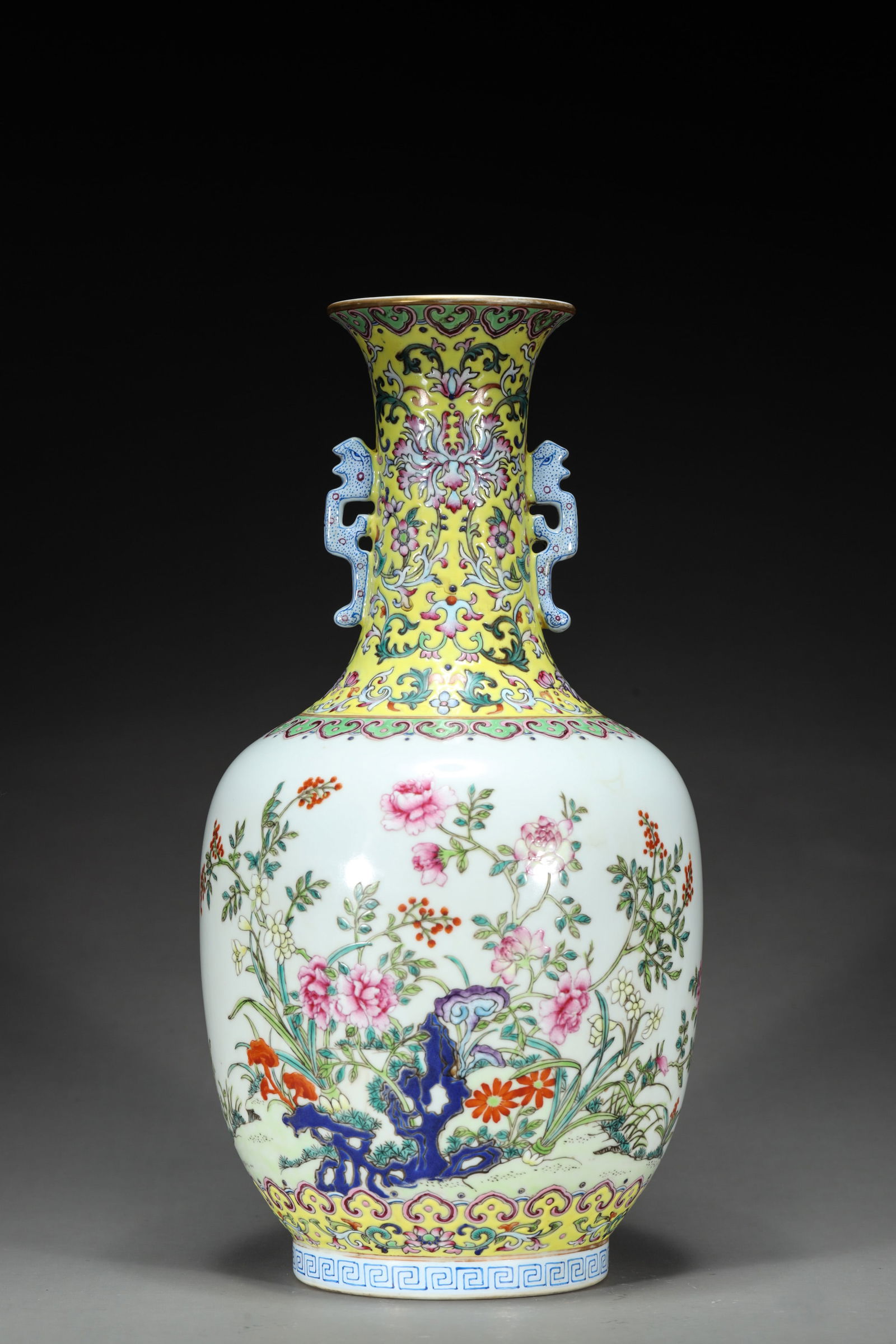 FAMILLE ROSE FLOWER VASE (1 of 8)
