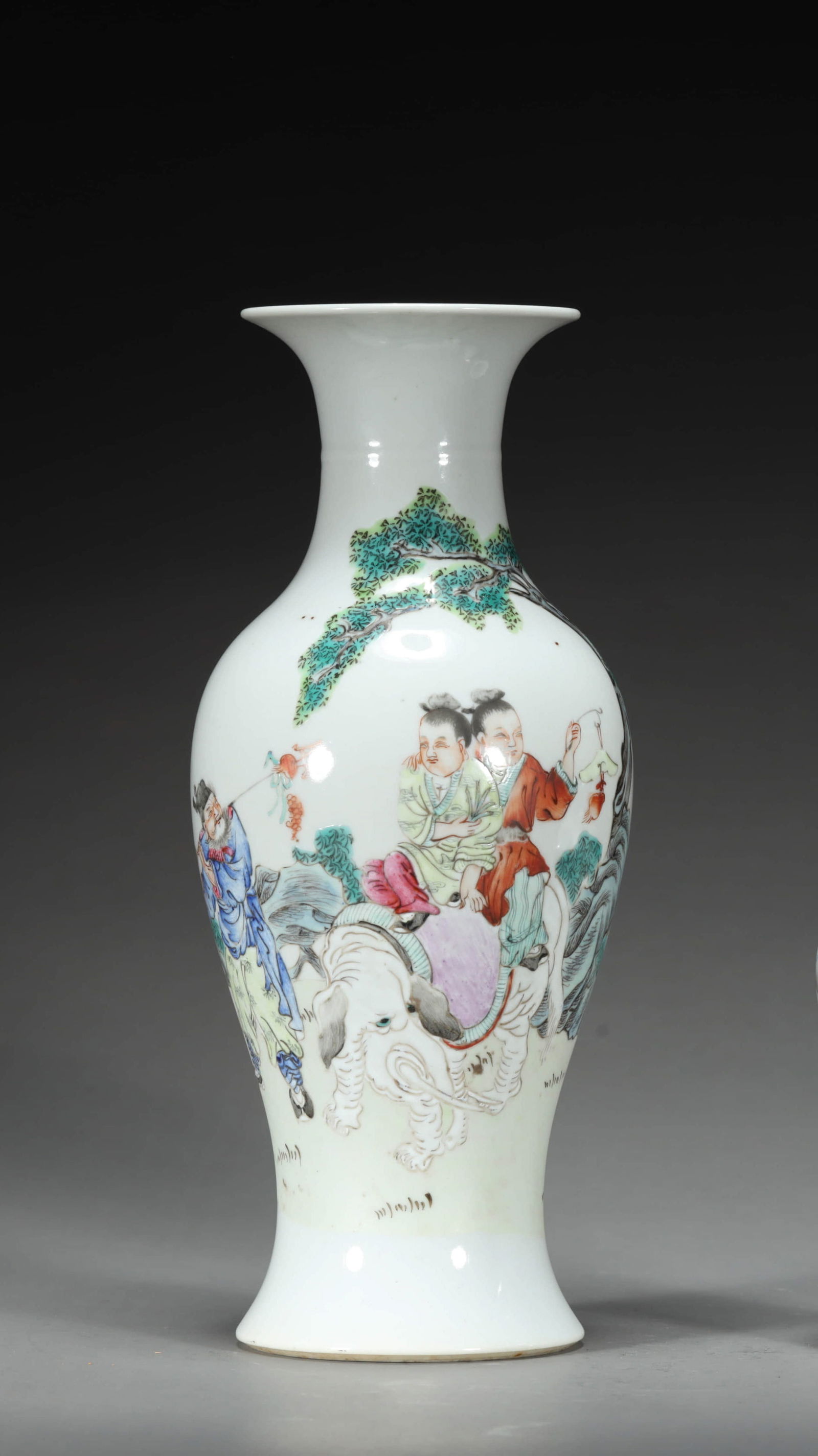FAMILLE ROSE FIGURE BALUSTER VASE (1 of 5)