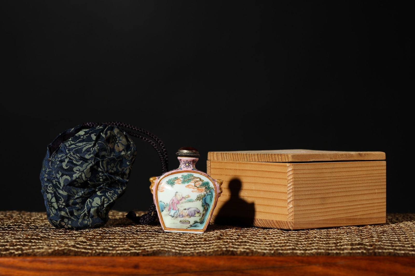 FAMILLE ROSE BOYS PLAYING SNUFF BOTTLE: Famille rose boys playing snuff bottle. Dimensions: Height: 6.2 cm, Width: 5.5 cm.