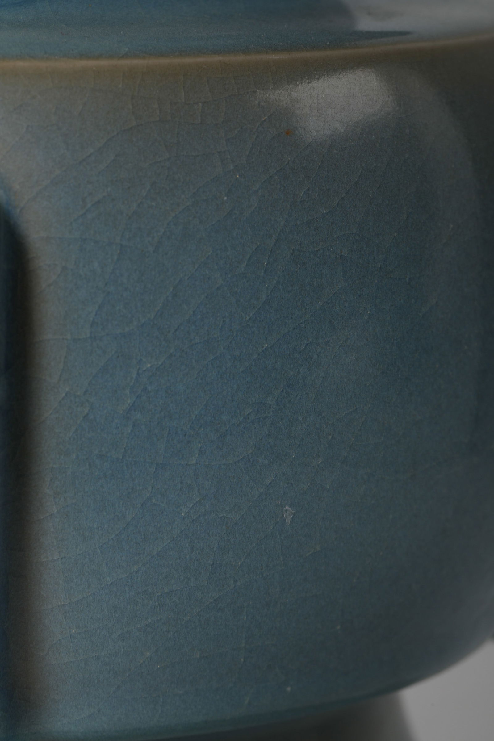 LARGE JUNYAO BEAKER VASE - 4