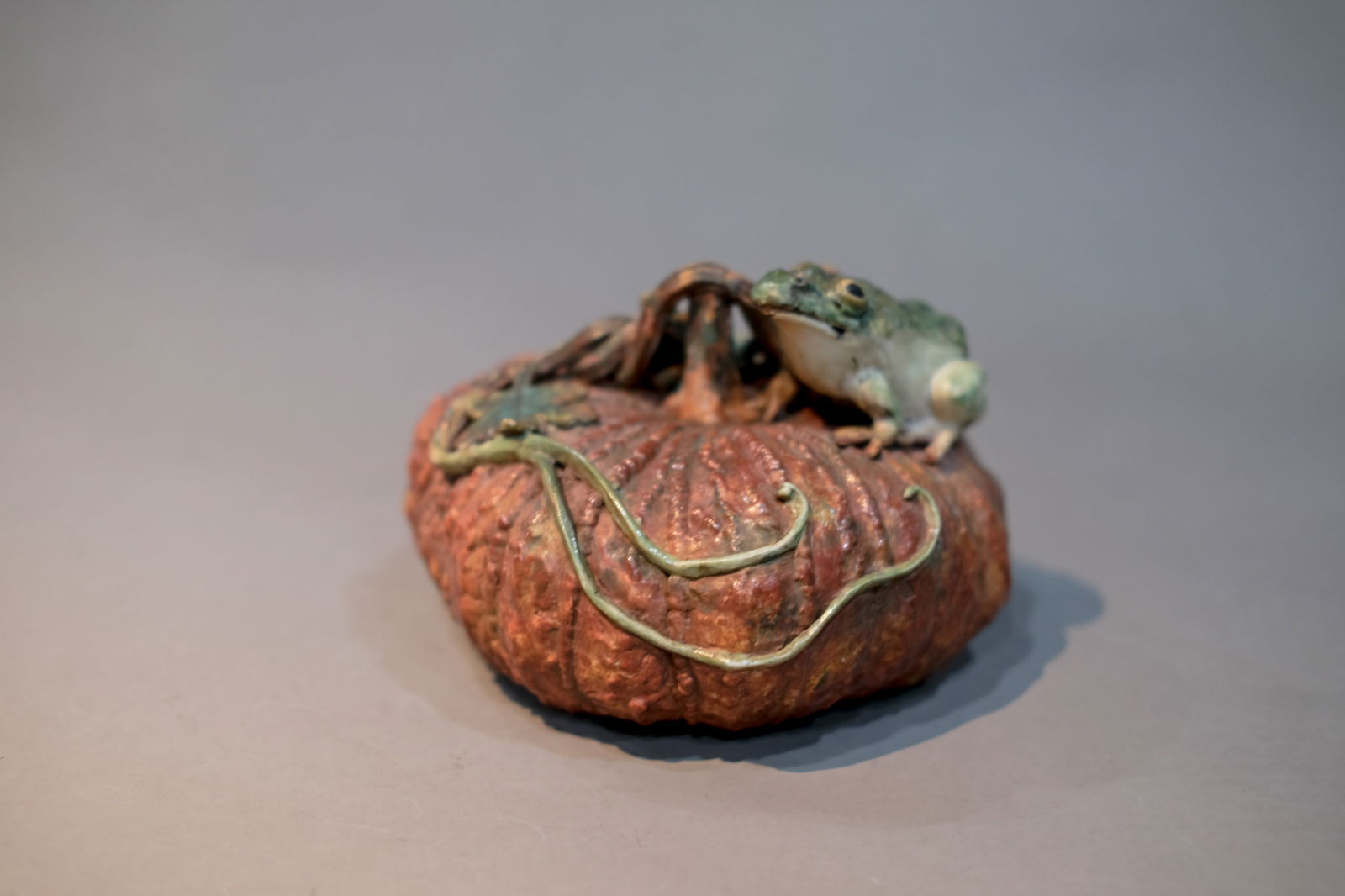 BIONIC PORCELAIN PUMPKIN-SHAPE ORNAMENT: Bionic porcelain pumpkin-shape ornament.Dimensions: Length: 14.5 cm, Height: 10 cm.