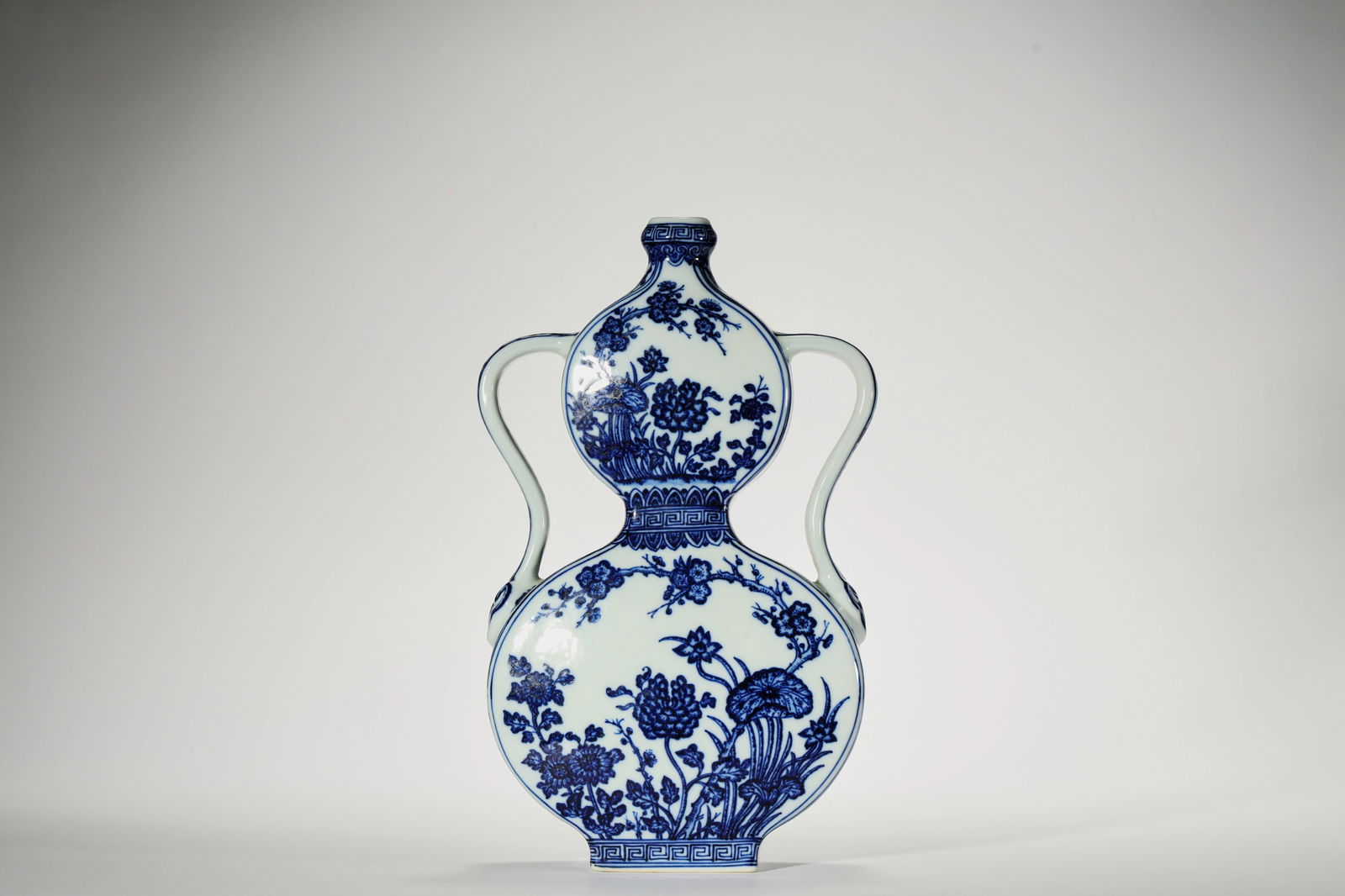 BLUE AND WHITE FLOWER DOUBLE-GOURD-SHAPE VASE (1 of 4)