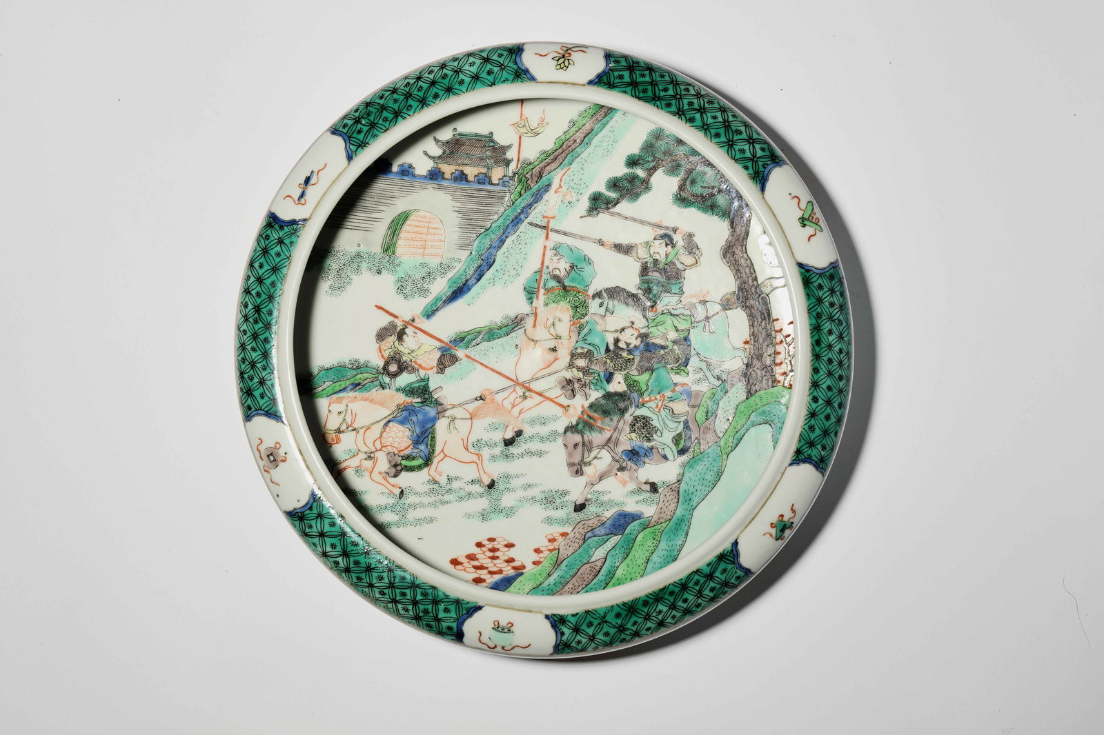 WUCAI FIGURE STORY WASHER: Wucai figure story washer.Dimensions: Diameter: 26.8 cm, Height: 6 cm.