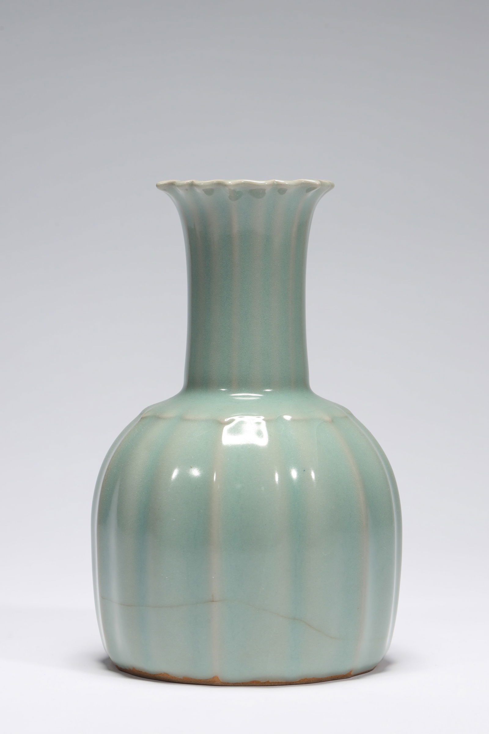 LAVENDER-GLAZED BARBED-SHAPE VASE - 3