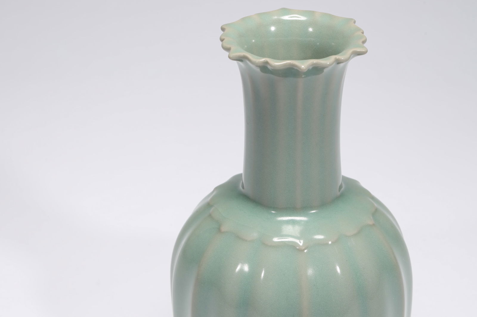 LAVENDER-GLAZED BARBED-SHAPE VASE - 4