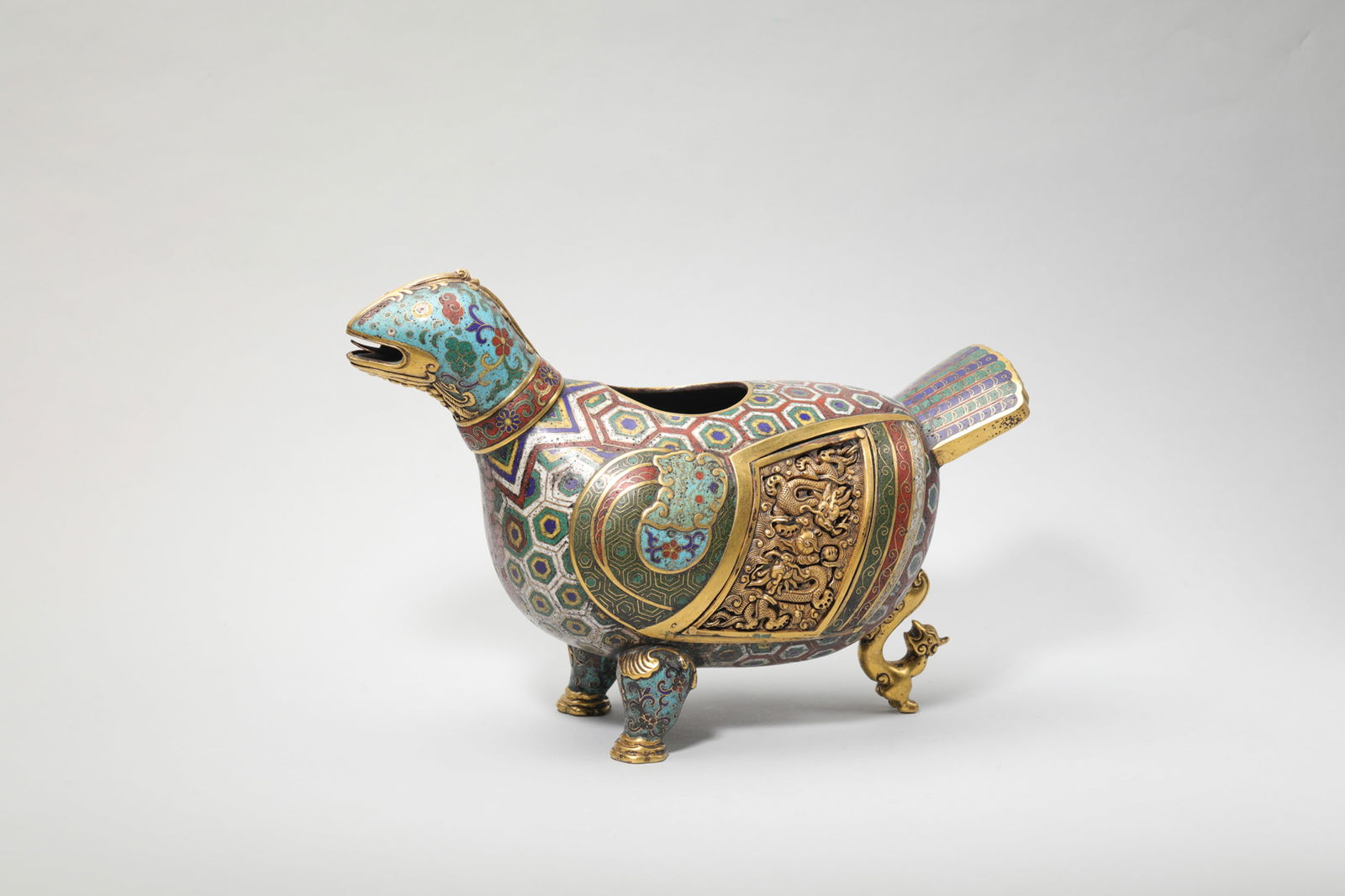 CLOISONNE ENAMEL BEAST-SHAPE VESSEL: Cloisonne enamel beast-shape vessel. Dimensions: Height: 19 cm, Width: 27.5 cm.