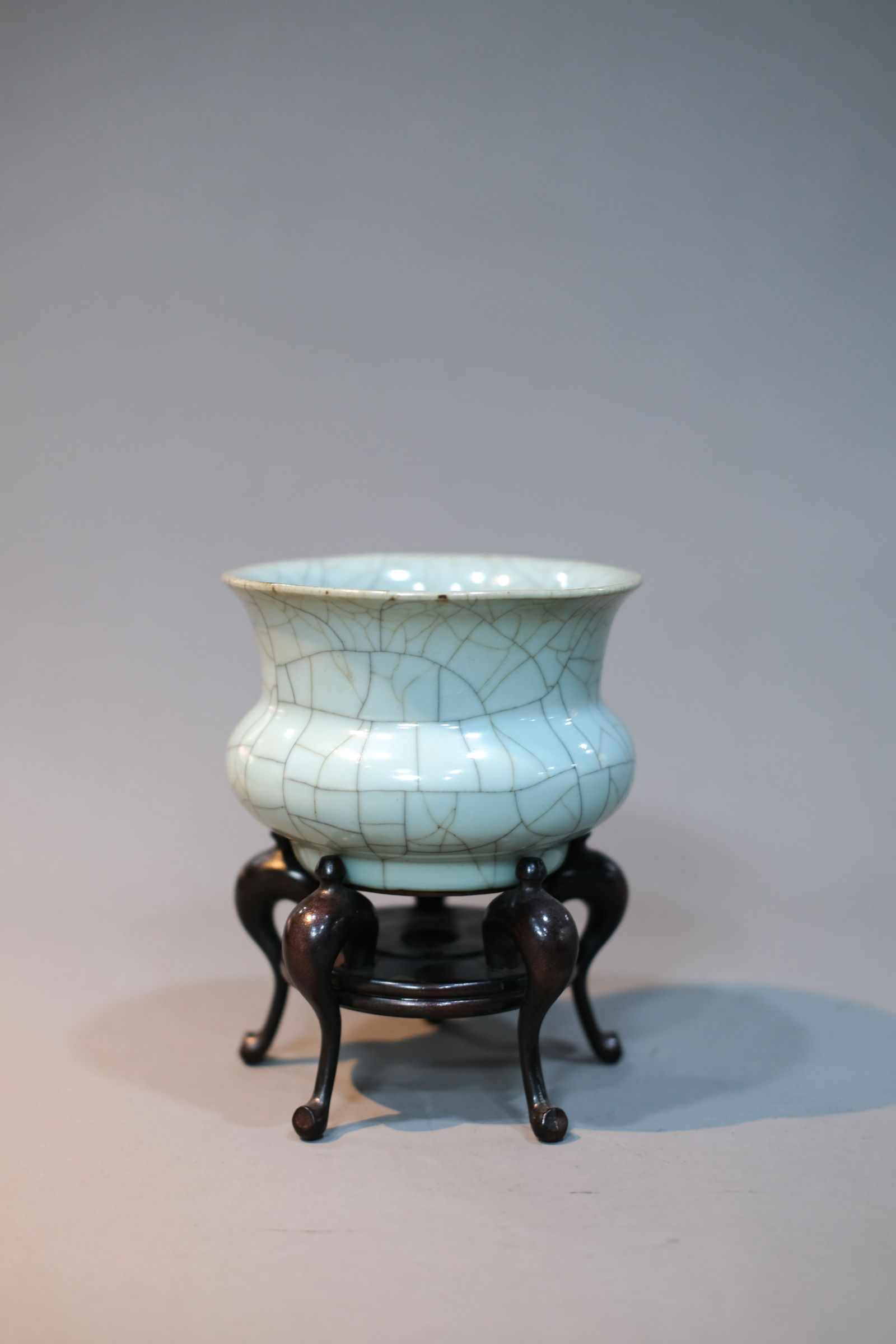 GUAN TYPE WASHER: Guan type vessel. Dimensions: Height: 8.8 cm, Mouth Diameter: 12.3 cm.