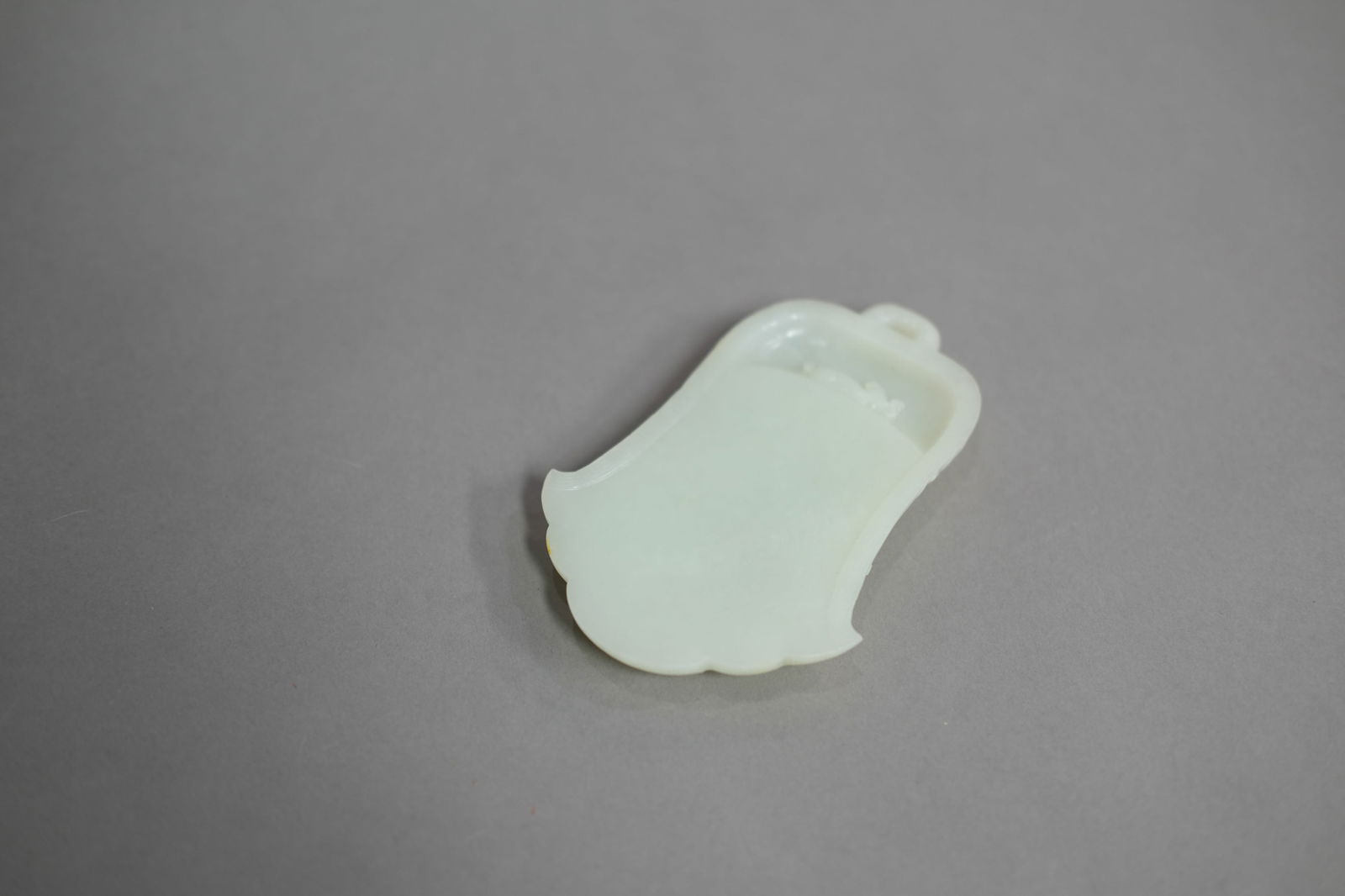 WHITE JADE BELL-SHAPE BRUSH DIP (1 of 4)
