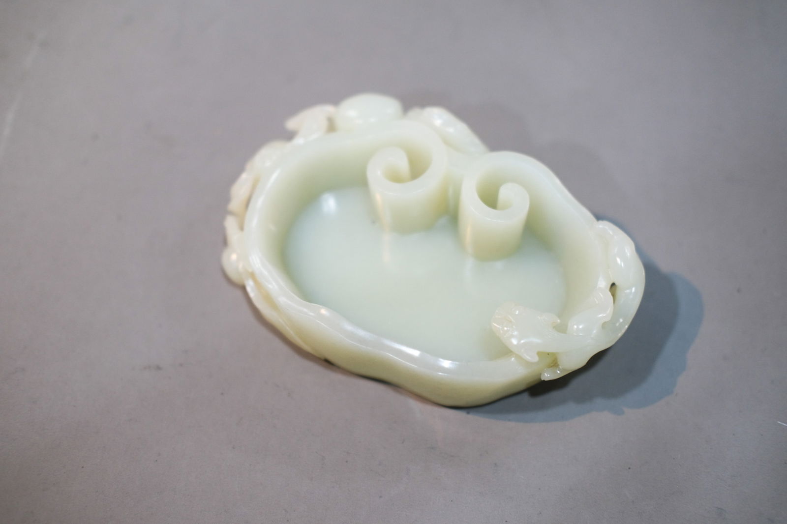 WHITE JADE RUYI-PATTERN WASHER (1 of 4)