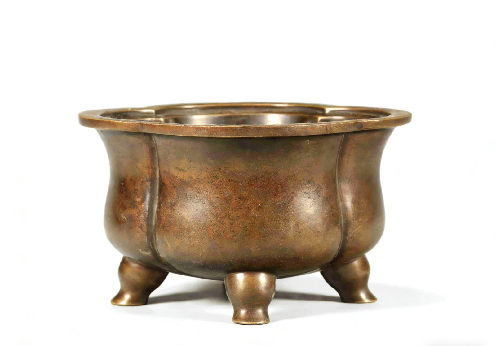 A BRONZE 'PLUM BLOSSOM' CENSER: A bronze censer in the shape of plum blossom.Height 8 cm, Diameter 12.8 cm.