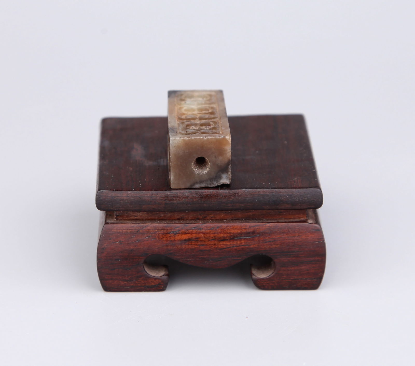 A JADE 'CLOUD' PENDANT - 3