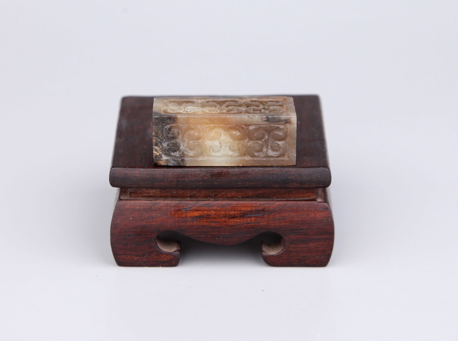 A JADE 'CLOUD' PENDANT - 5