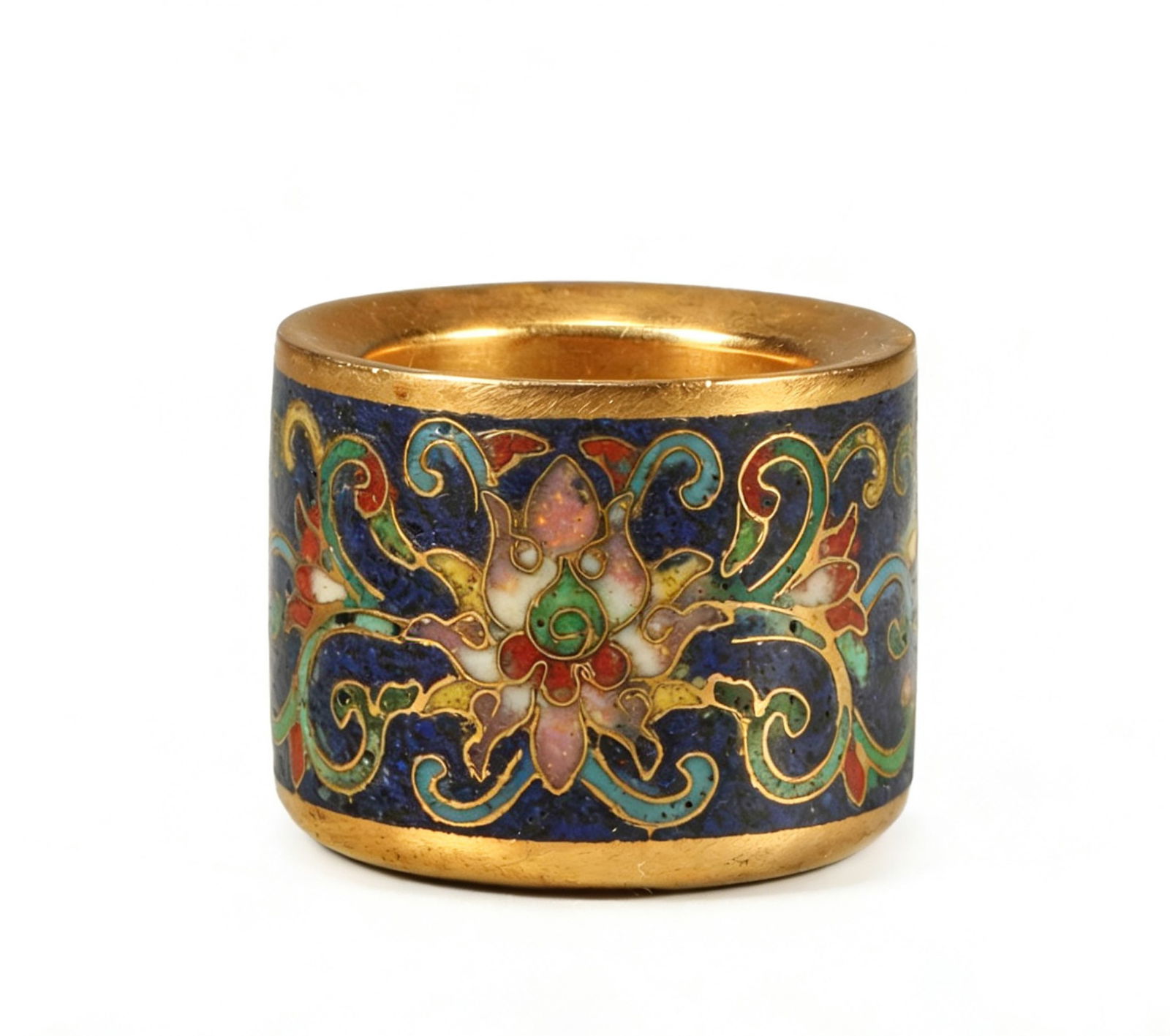 A CLOISONNE ENAMEL ARCHER'S RING: A cloisonne enamel archer's ring decorated with flowers.Diameter 2.3 cm.