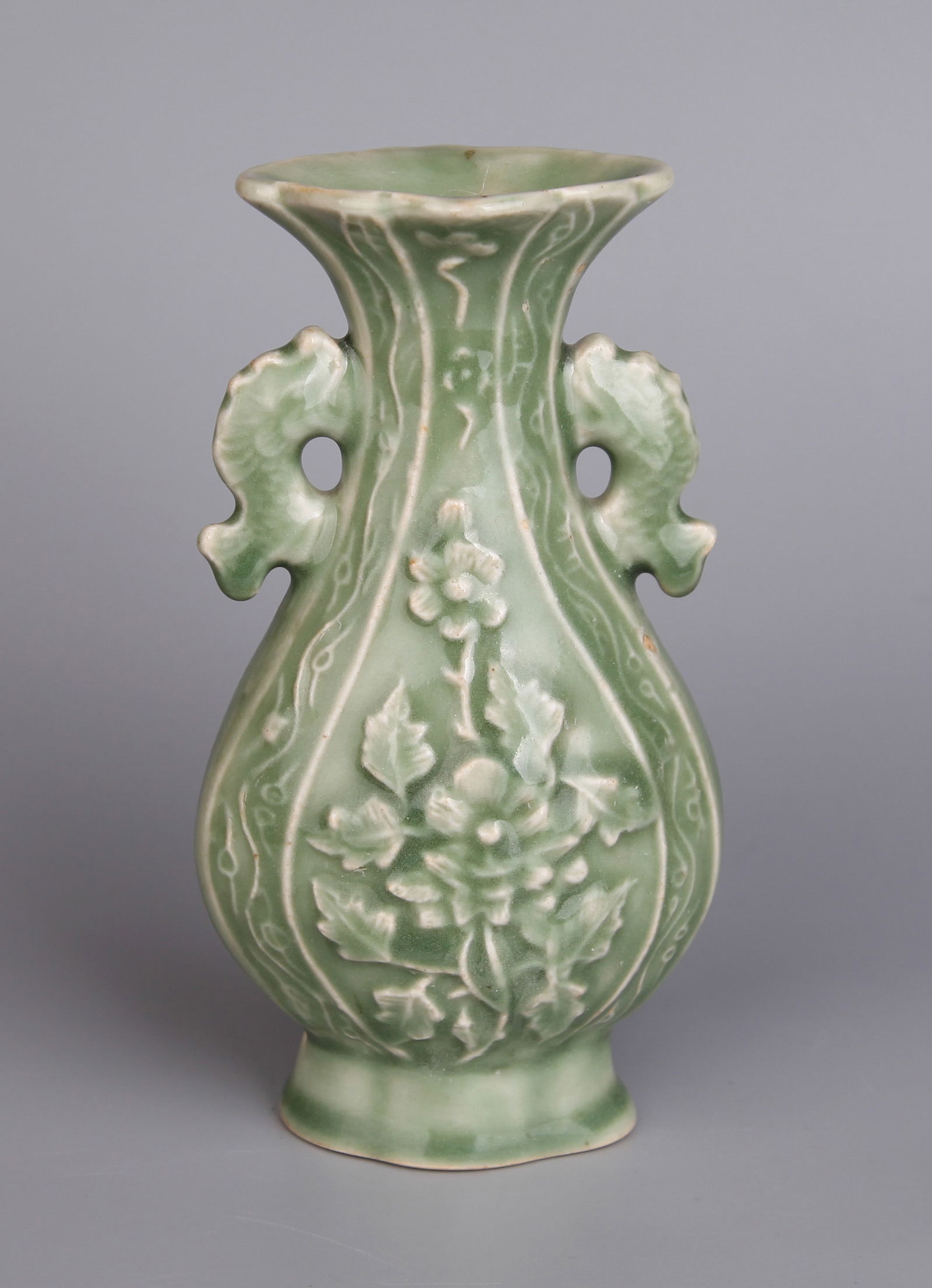A LONGQUAN CELADON FOLIATE VASE (1 of 6)