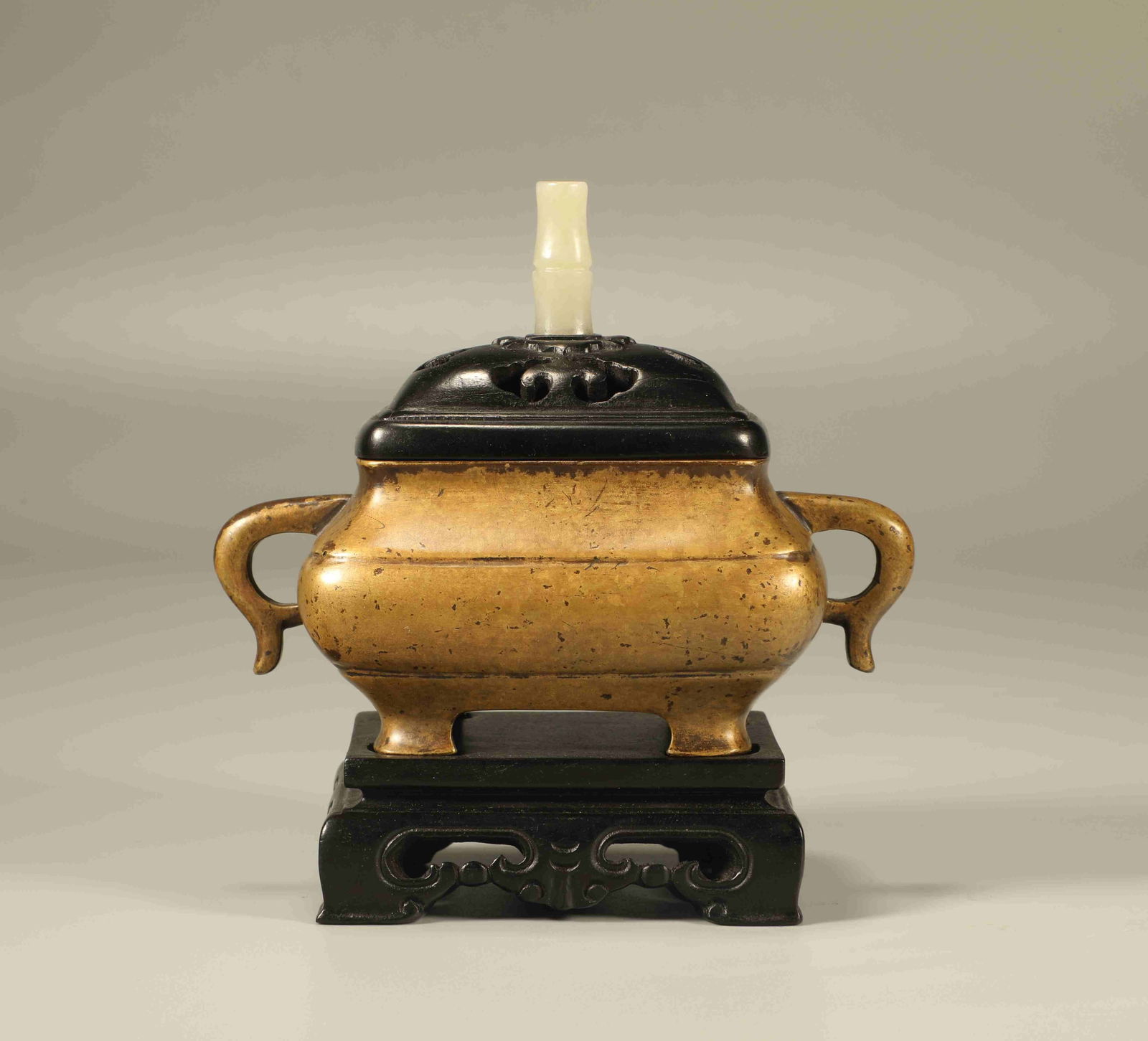 A BRONZE TRIPOD CENSER (1 of 6)