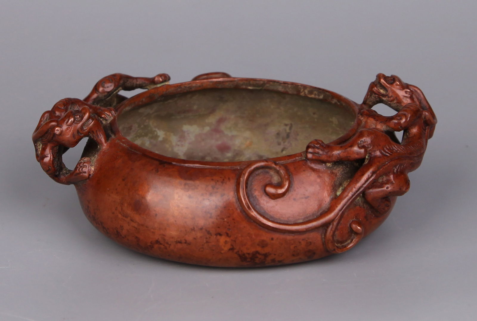 A BRONZE WATER POT (1 of 6)