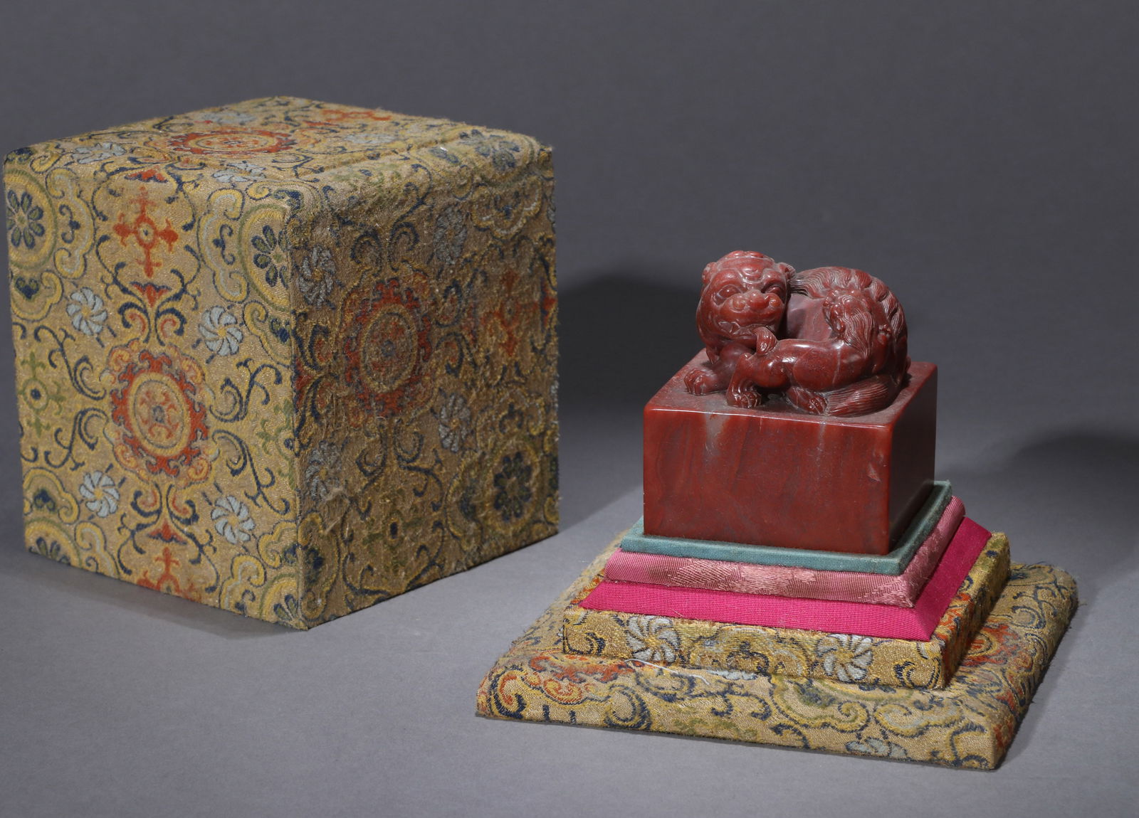 A SHOUSHAN STONE SEAL: A Shoushan stone seal with mythical beast knob. 5.5 x 5.5 x 6.5 cm.