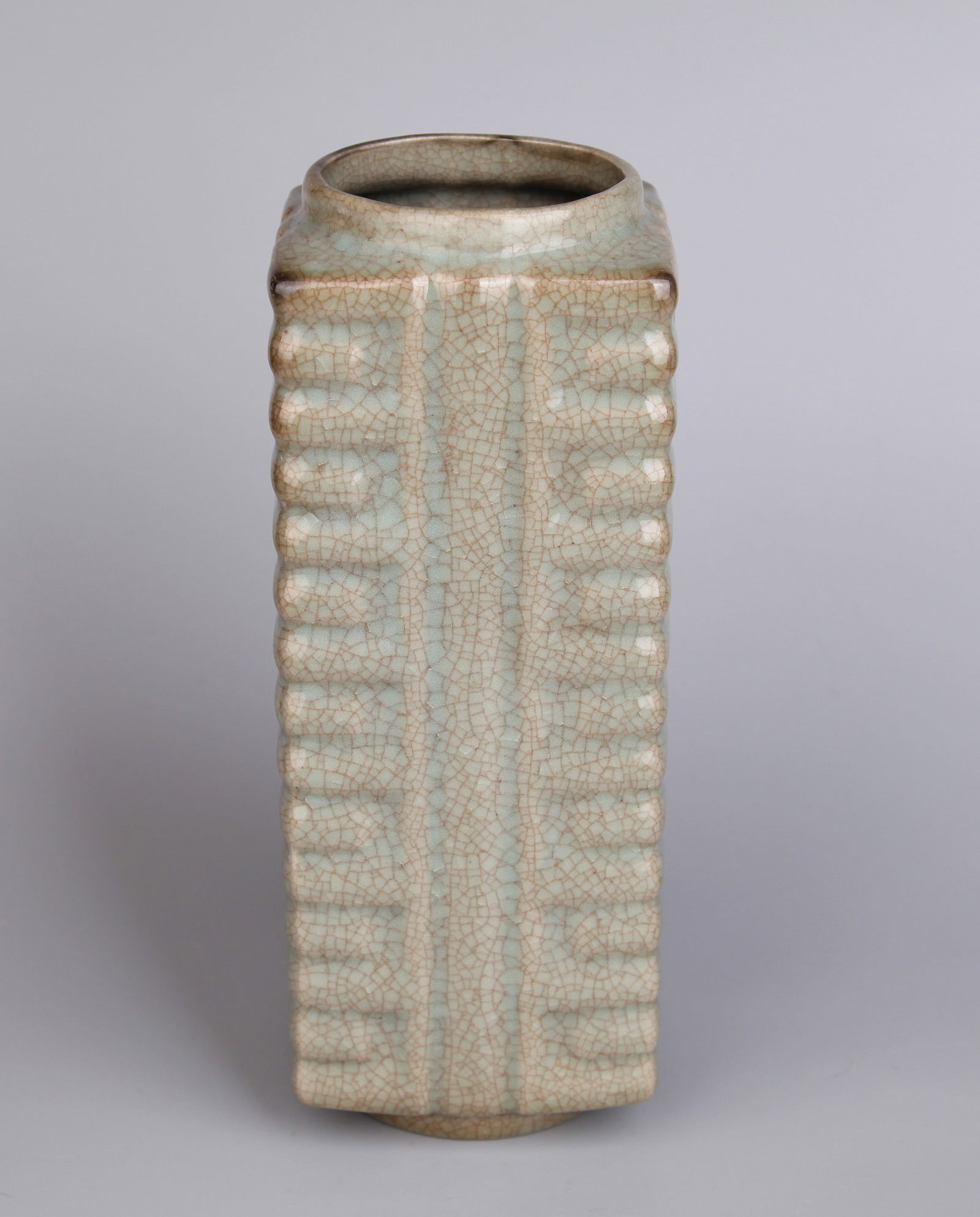 A RU-TYPE CONG-SHAPED VASE (1 of 5)