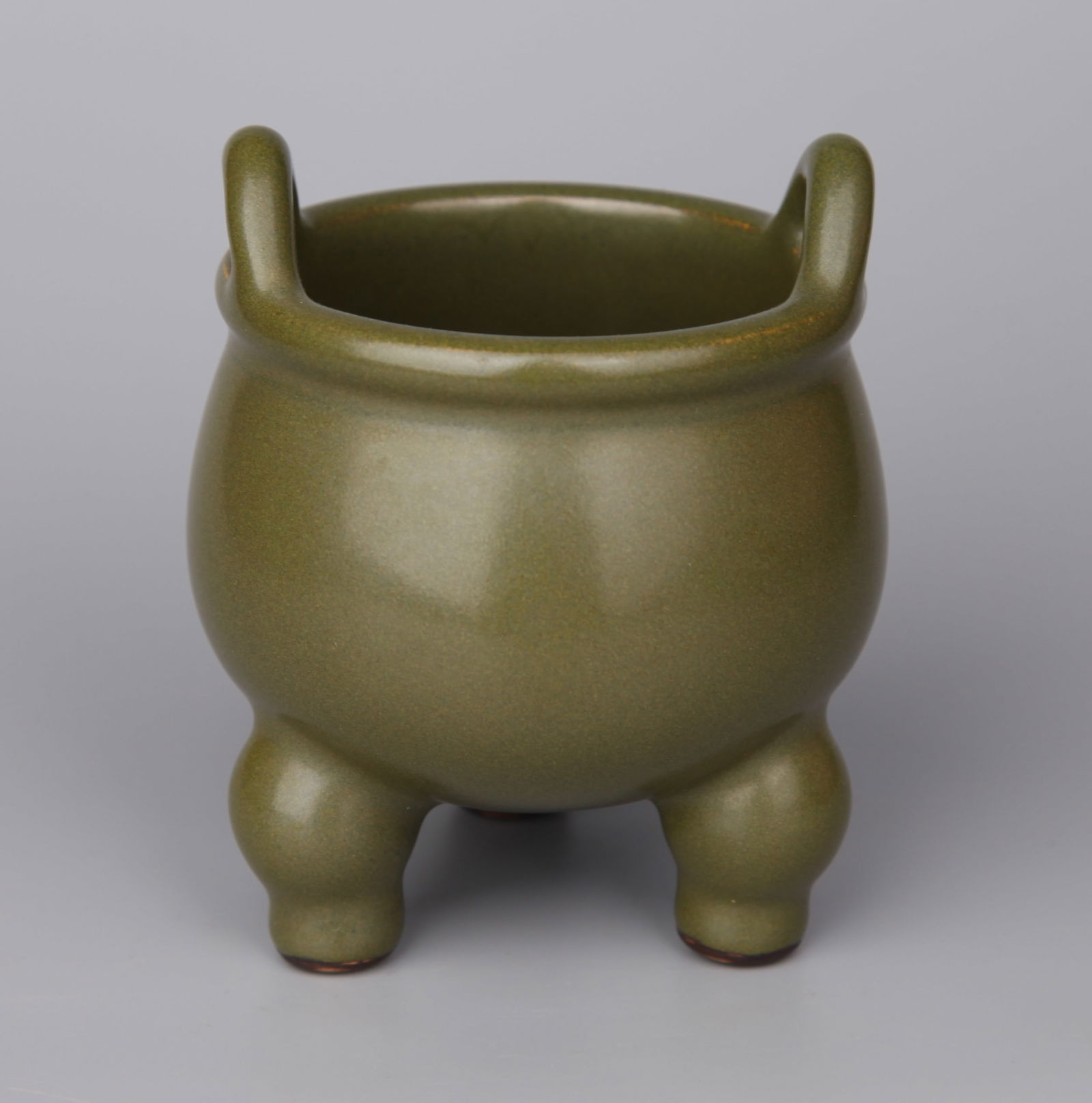 A TEA-DUST GLAZED TRIPOD CENSER: A tea-dust glazed tripod censer.Height 9.5 cm.