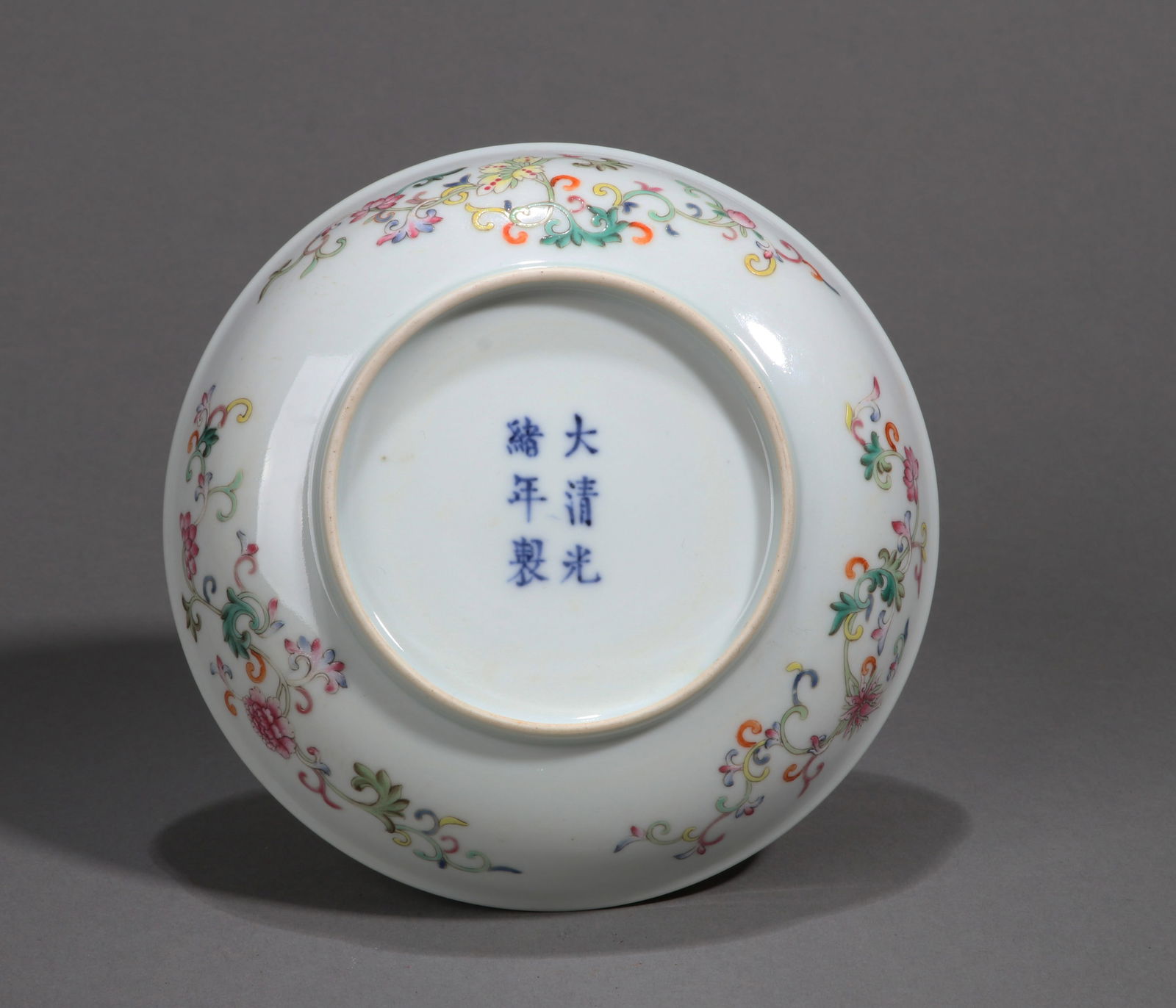 A YELLOW-GROUND YANGCAI DISH: A yellow-ground Yangcai dish decorated with flowers.Diameter 15.5 cm.
