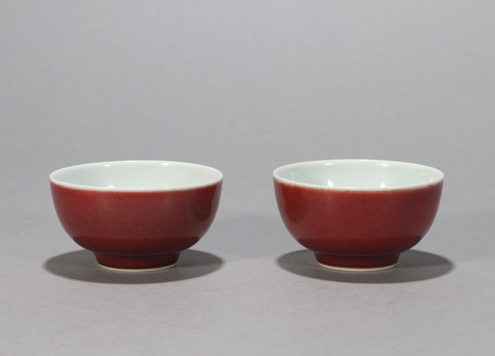 A PAIR OF COPPER-RED GLAZED CUPS: A pair of copper-red glazed cups.Diameter 7 cm, Height 4 cm.