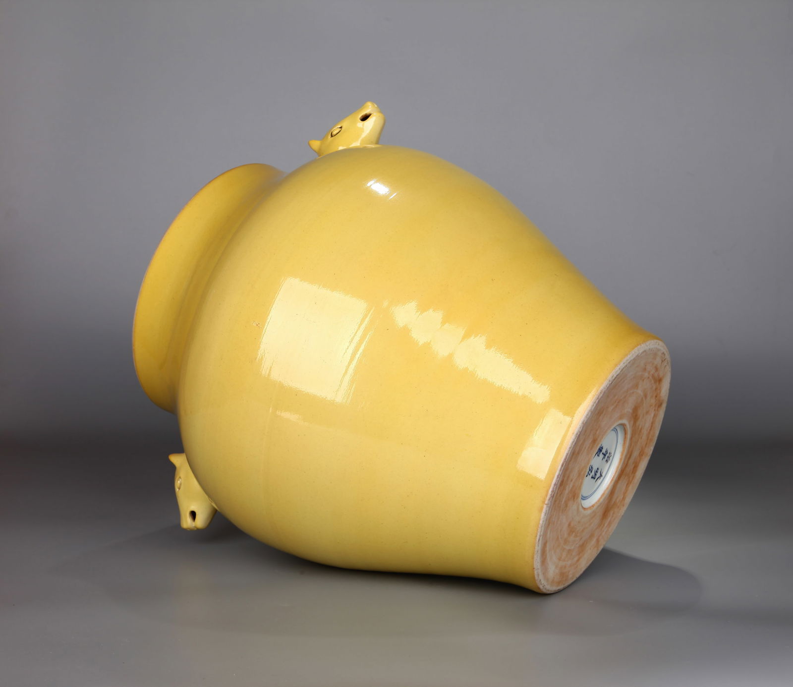 A YELLOW-GLAZED ZUN VASE: A yellow-glazed Zun vase with double sacrificial animal handles.Height 31 cm, Diameter 19 cm, Base Diameter 17.5 cm.