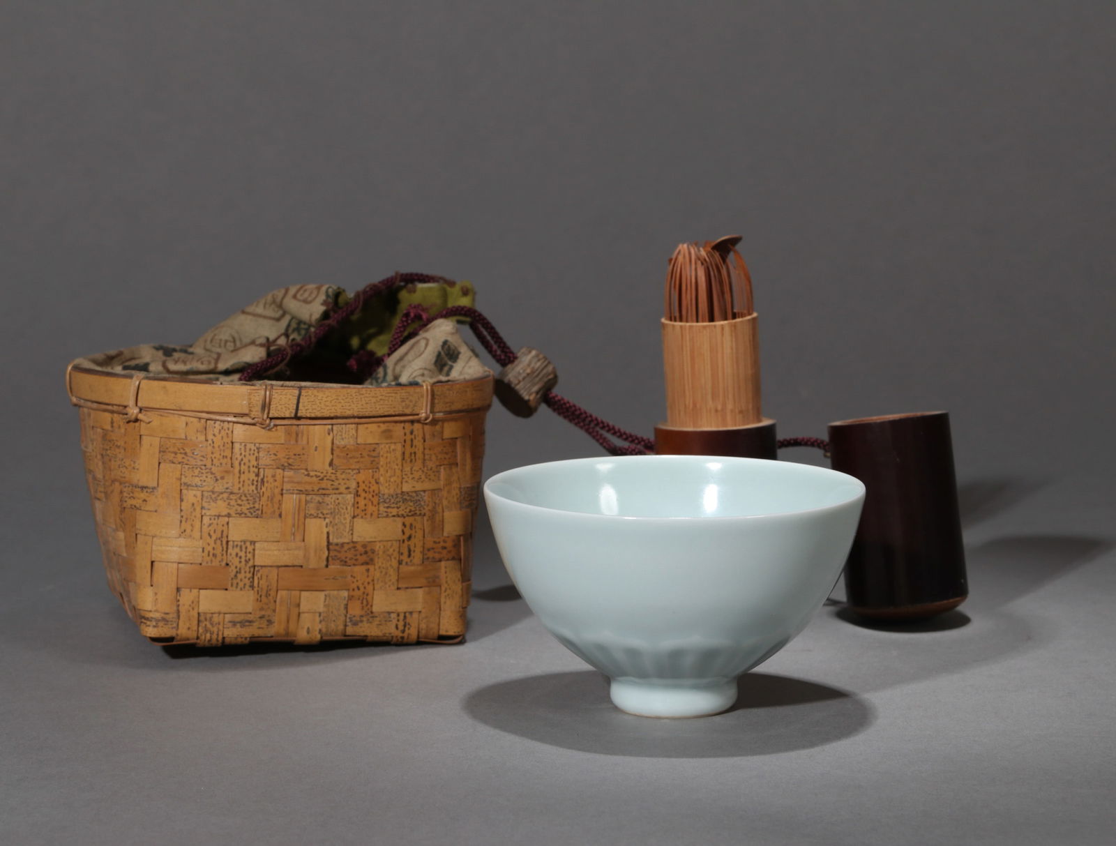 A CELADON-GLAZED CUP: A celadon-glazed cup.Diameter 9.5 cm, Height 5.5 cm.