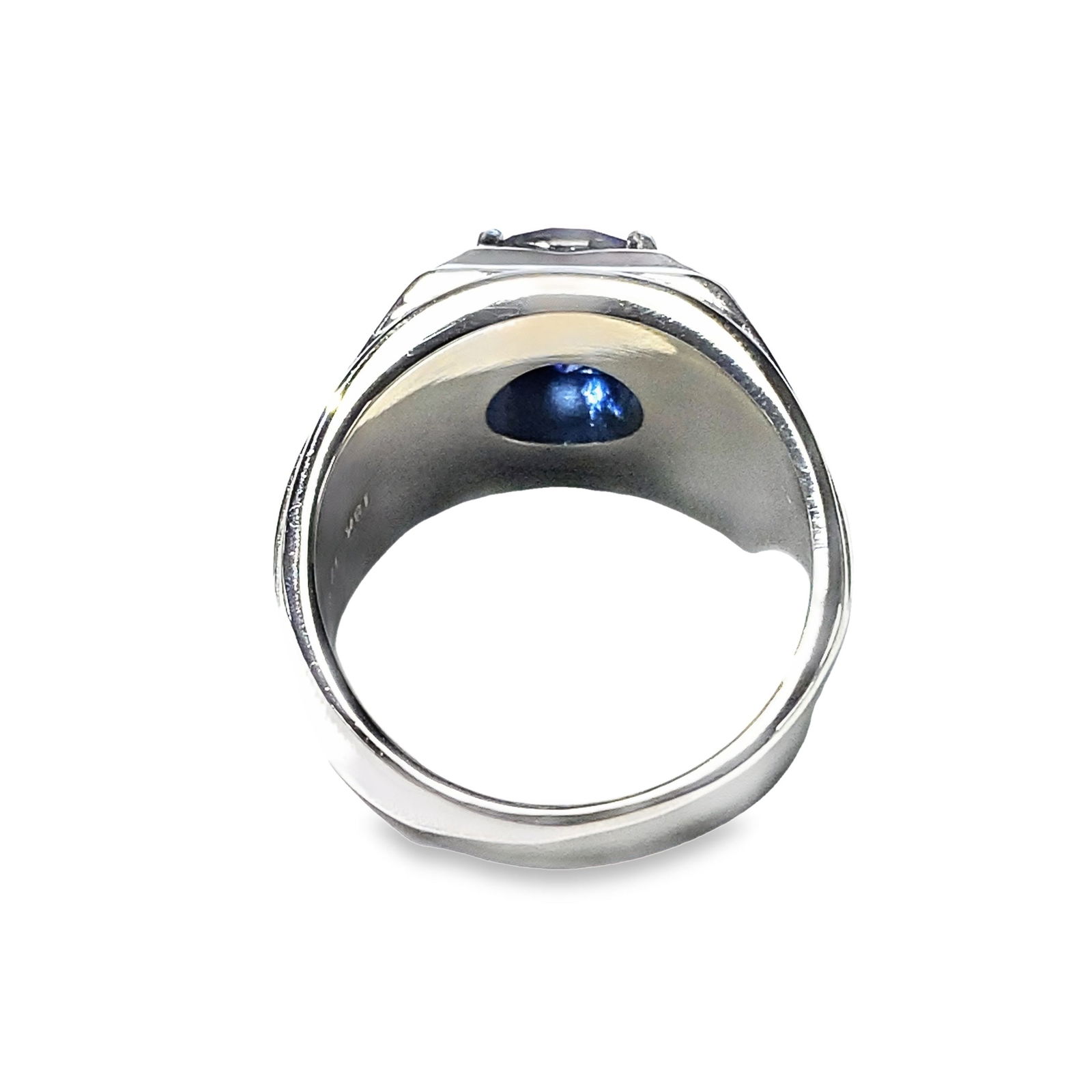 A SAPPHIRE BLUE RING - 4