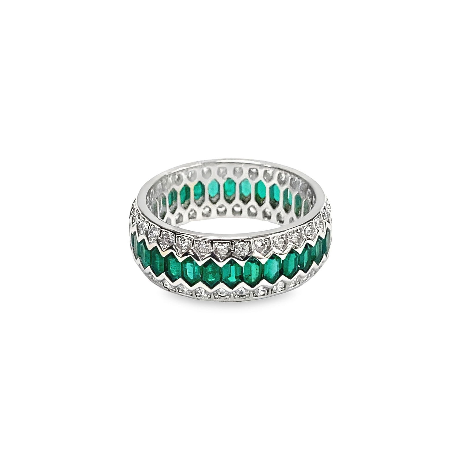 A GEMSTONE FASHION JEWELRY BAND RING (1 of 3)
