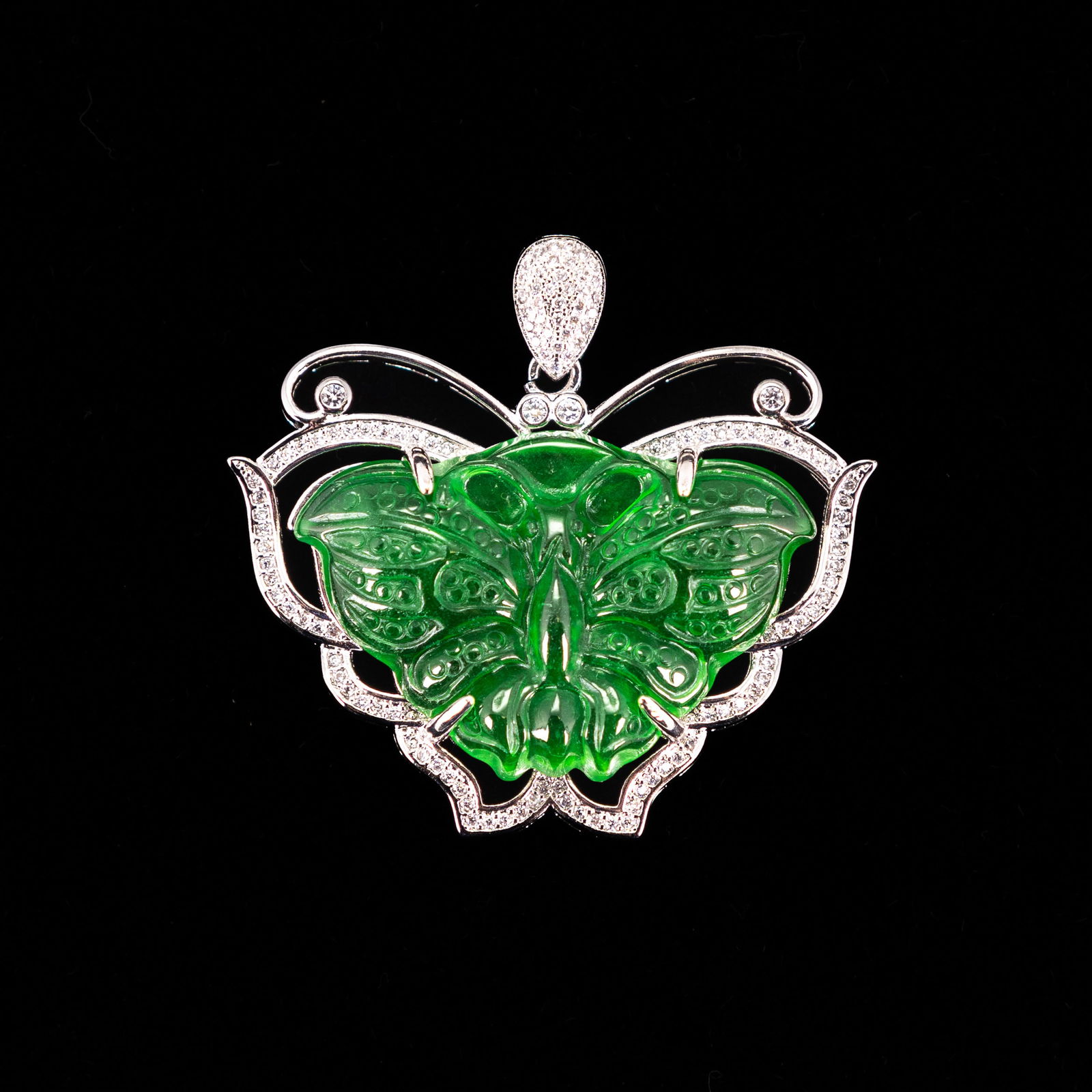 A CHINESE JADEITE 'BUTTERFLY' PENDANT: A Chinese jadeite 'butterfly' pendant.H 4 x W 2.5 cm.