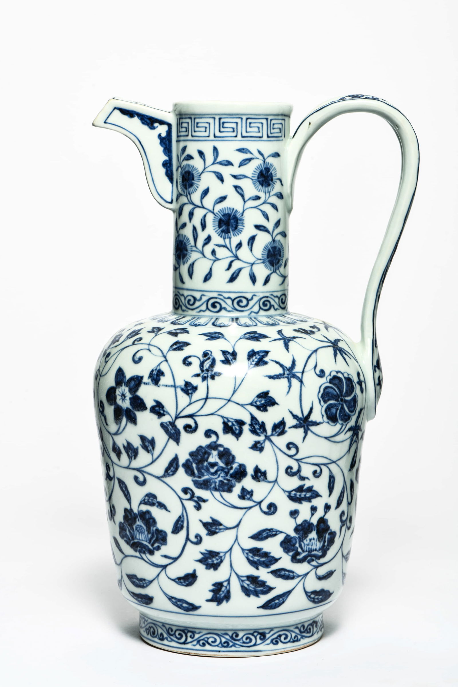 A BLUE AND WHITE 'INTERLOCKING FLOWERS' EWER (1 of 6)