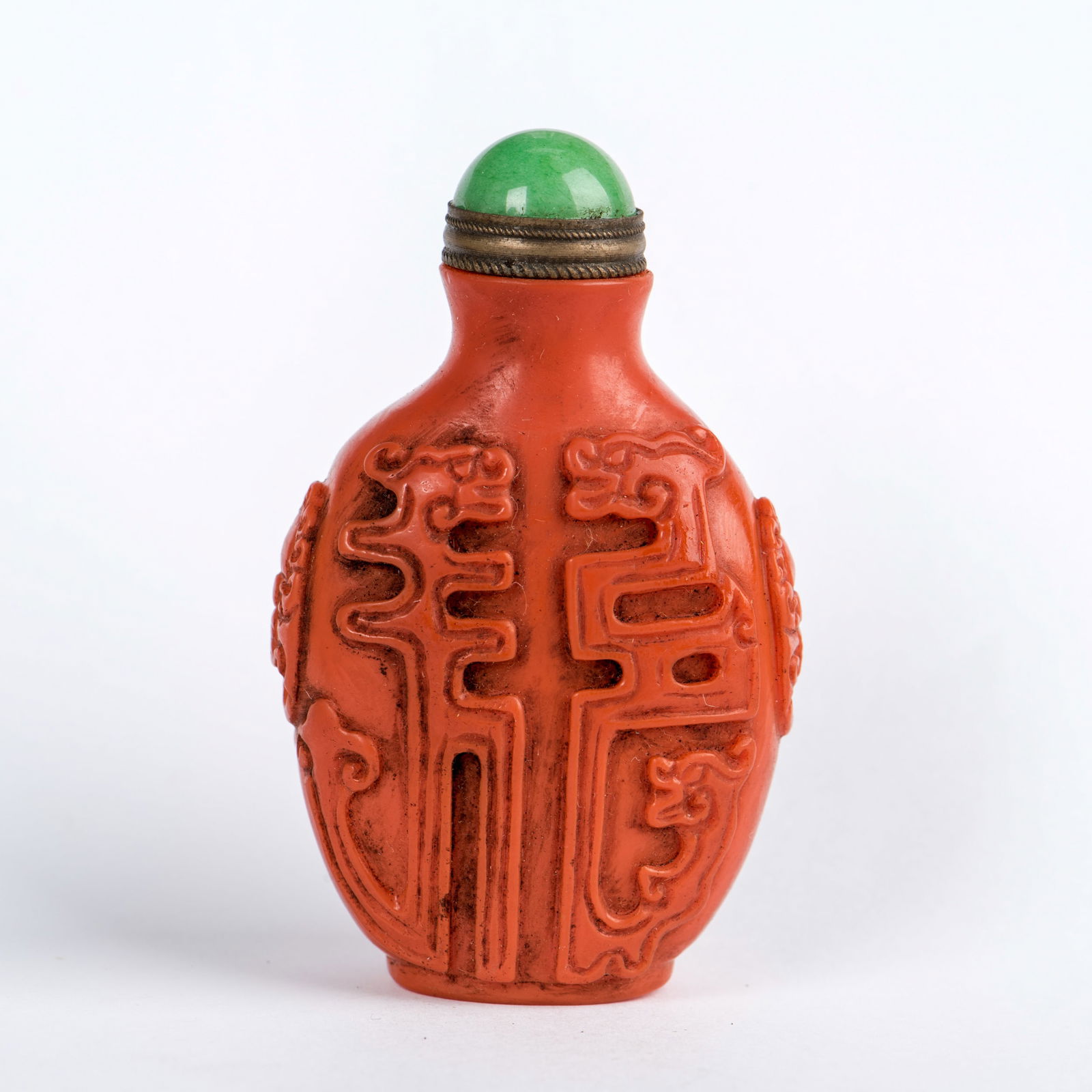 AN IRON RED PORCELAIN SNUFF BOTTLE (1 of 3)