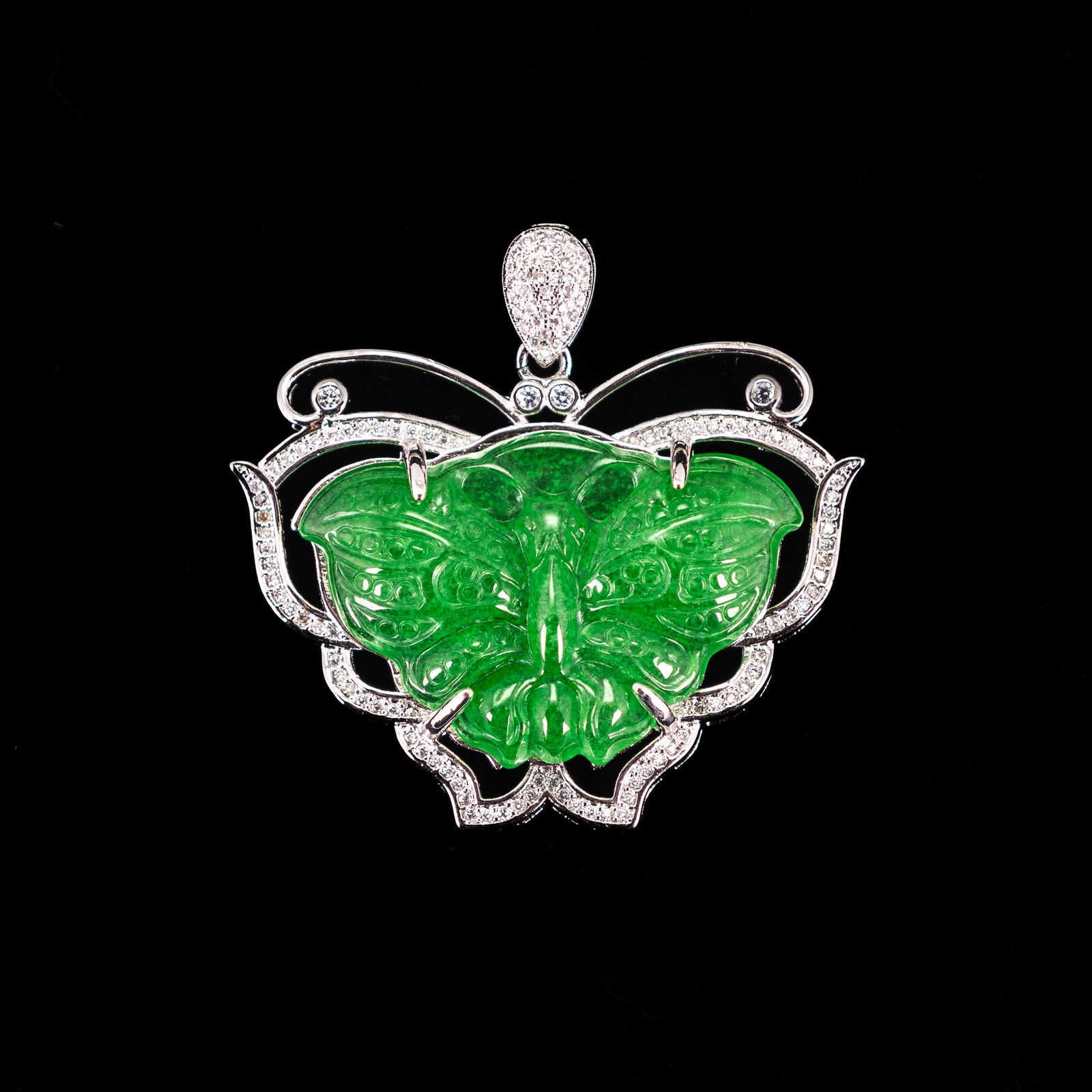 CHINESE JADEITE 'BUTTERFLY' PENDANT: Chinese jadeite 'butterfly' pendant.Dimensions: 1.57"h x 0.98"w (4 x 2.5 cm)