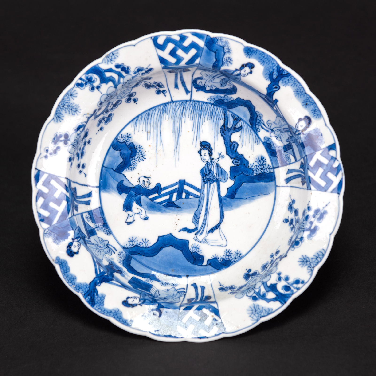 CHINESE BLUE AND WHITE 'FIGURAL' LOBED DISH (1 of 8)