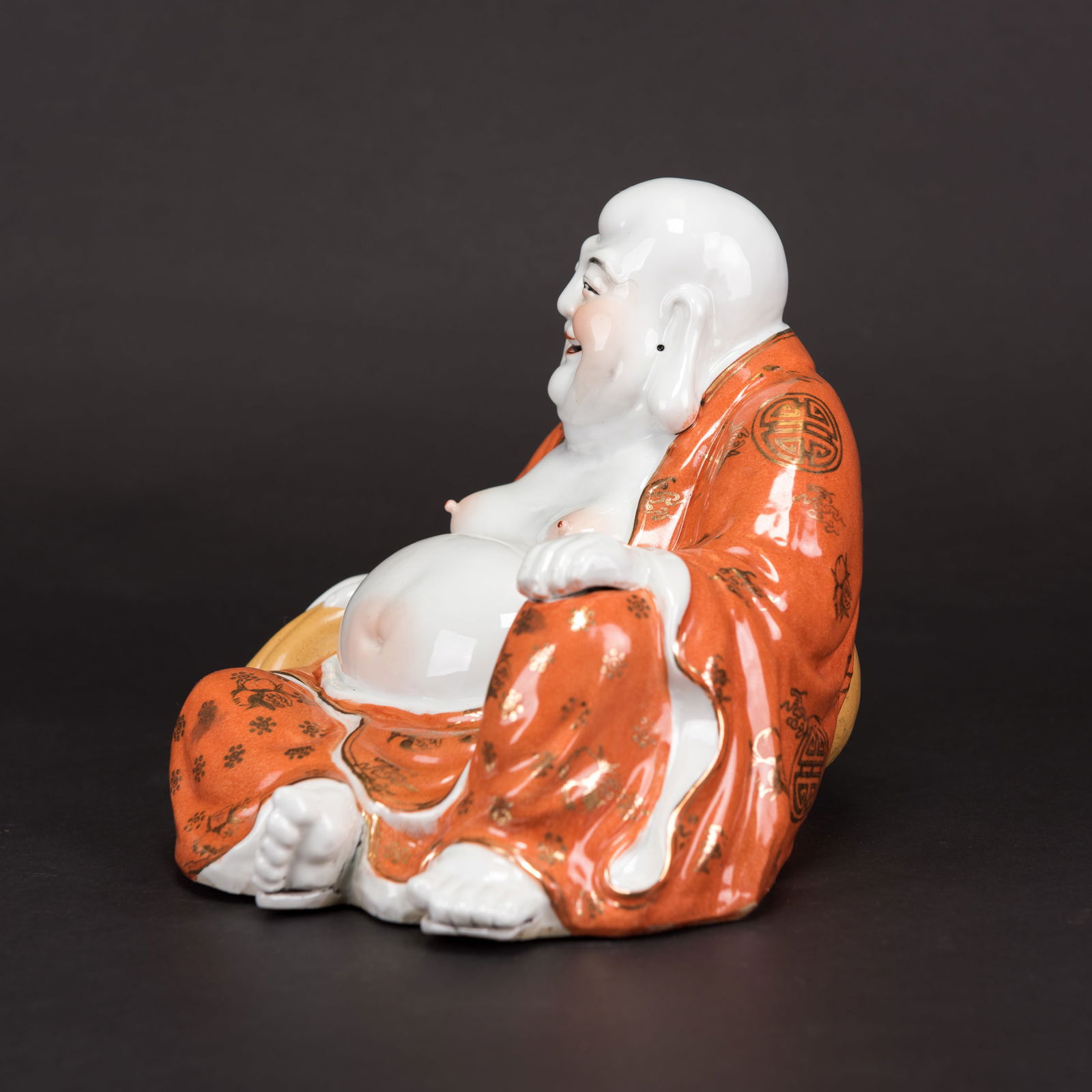 A SMILING BUDDHA STATUE - 4