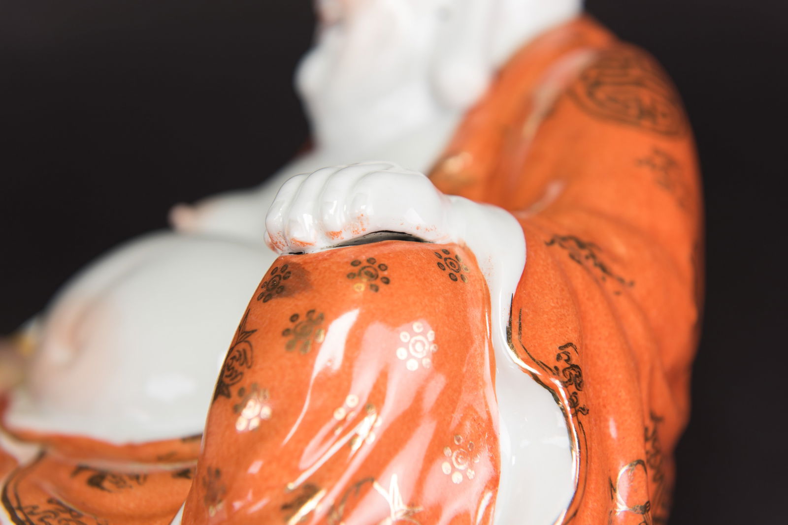 A SMILING BUDDHA STATUE - 6
